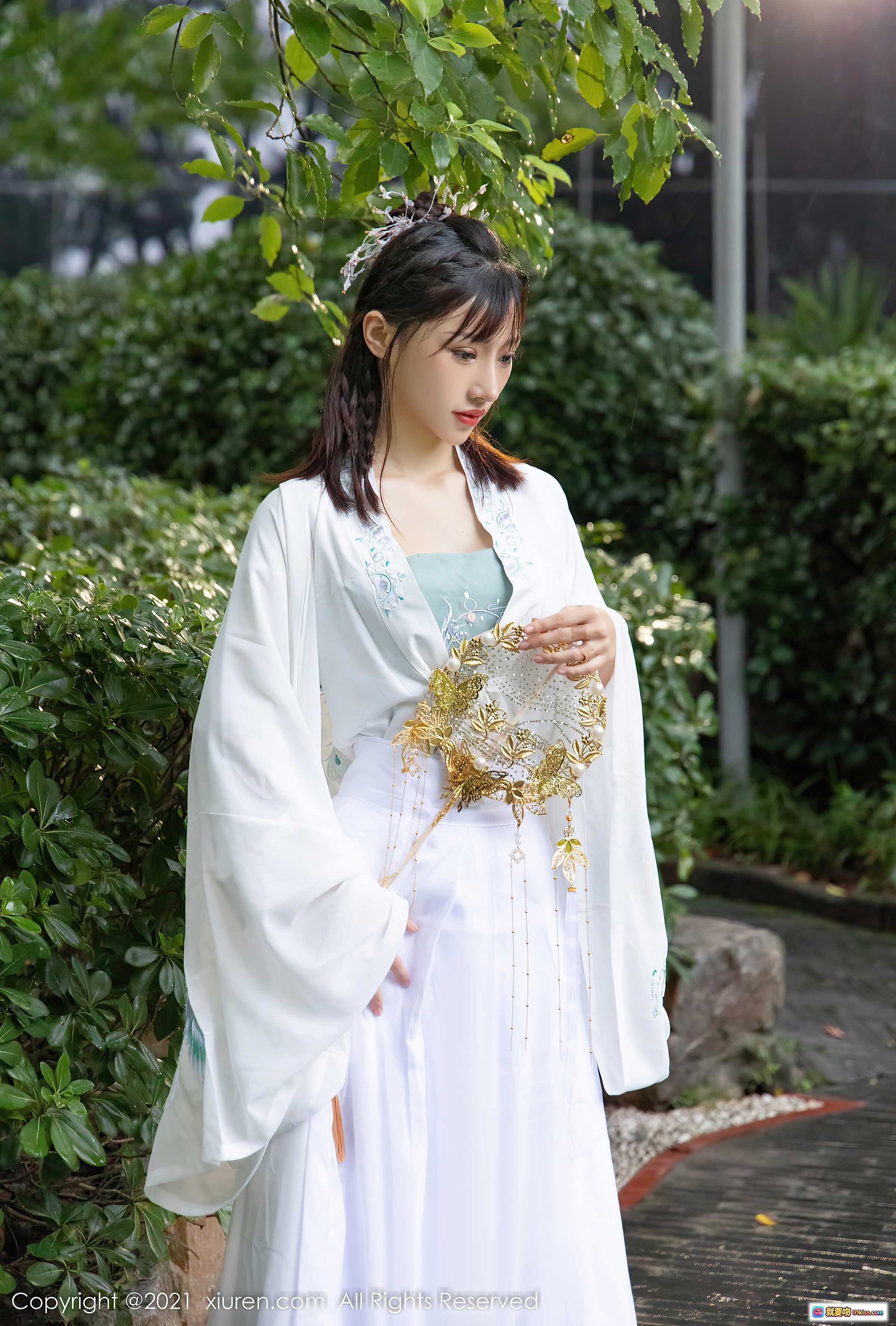 图片[7] - 西门小玉古装写真 | 白色汉服飘逸仙气 | 手持团扇园林外拍 | 秀人网2021精选古风美图 - 就要吻