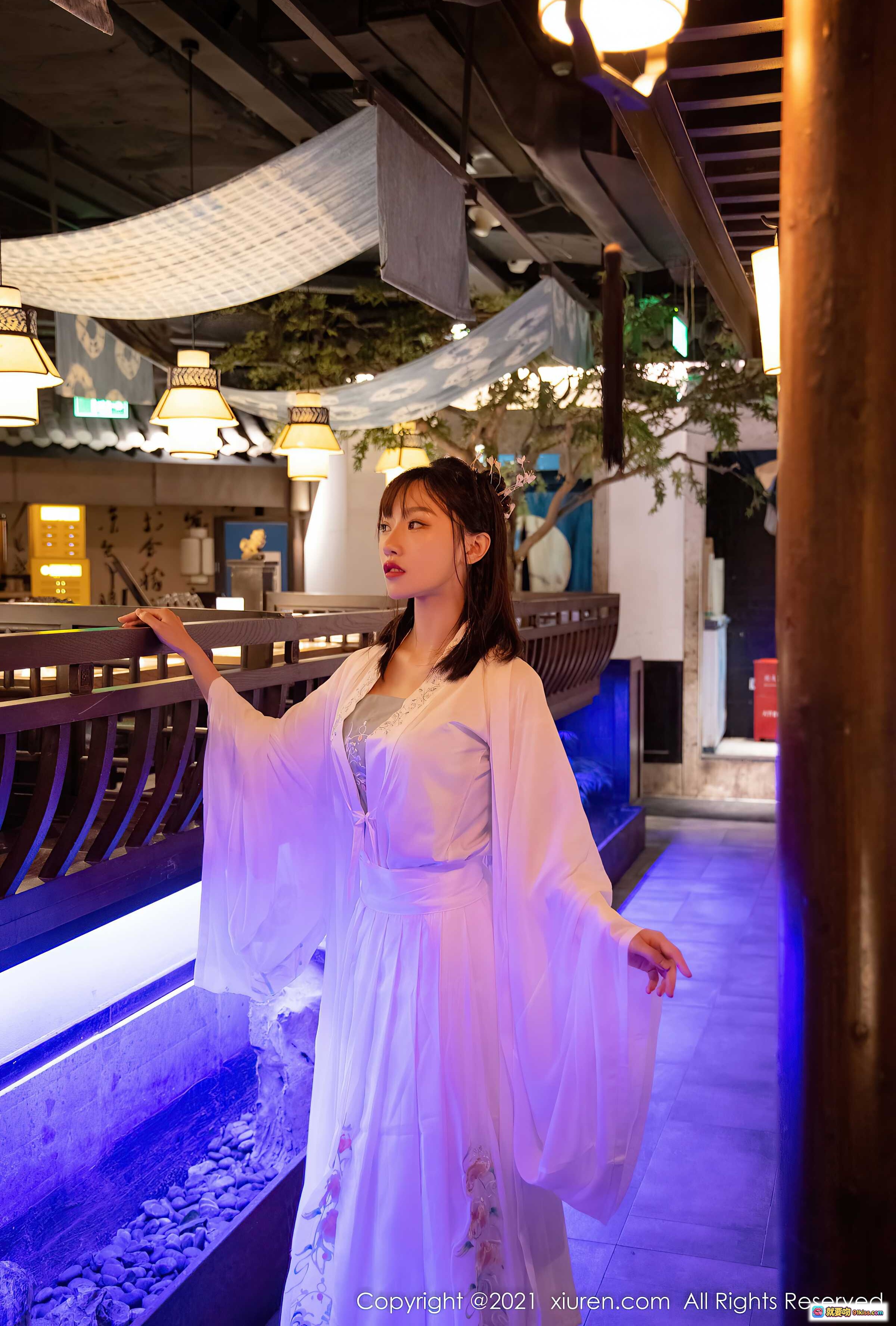 图片[8] - 西门小玉古装写真 | 白色汉服飘逸仙气 | 手持团扇园林外拍 | 秀人网2021精选古风美图 - 就要吻