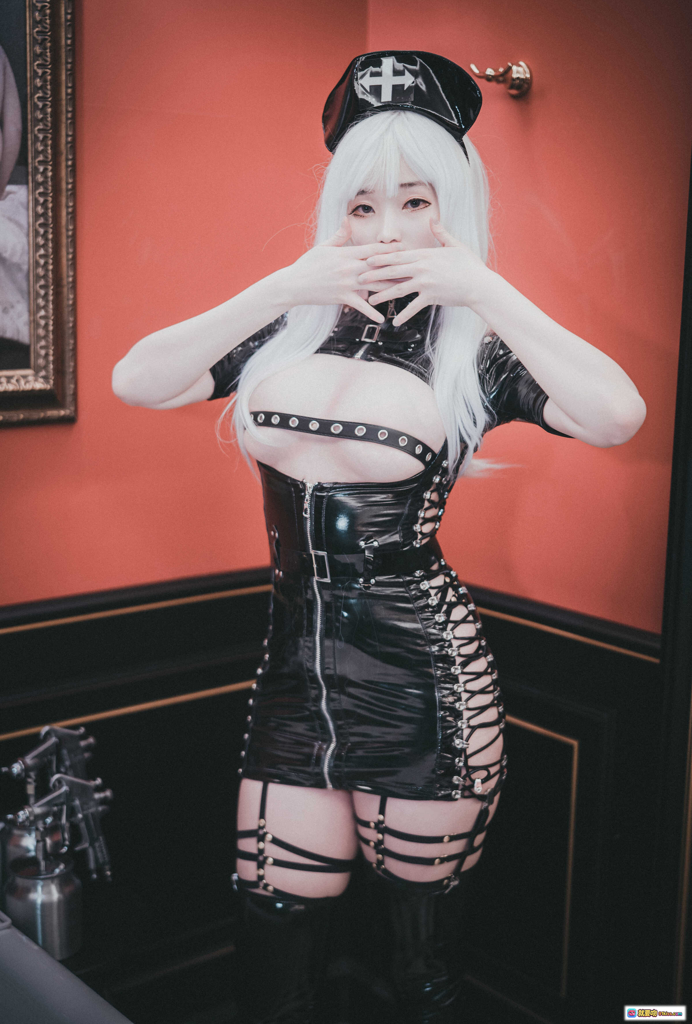 图片[7] - 姜仁卿 NO.034 ambi Poisonous Nurse 黑色皮质护士装 白发造型 长手套 高筒靴 金属扣饰 性感写真 71P - 就要吻