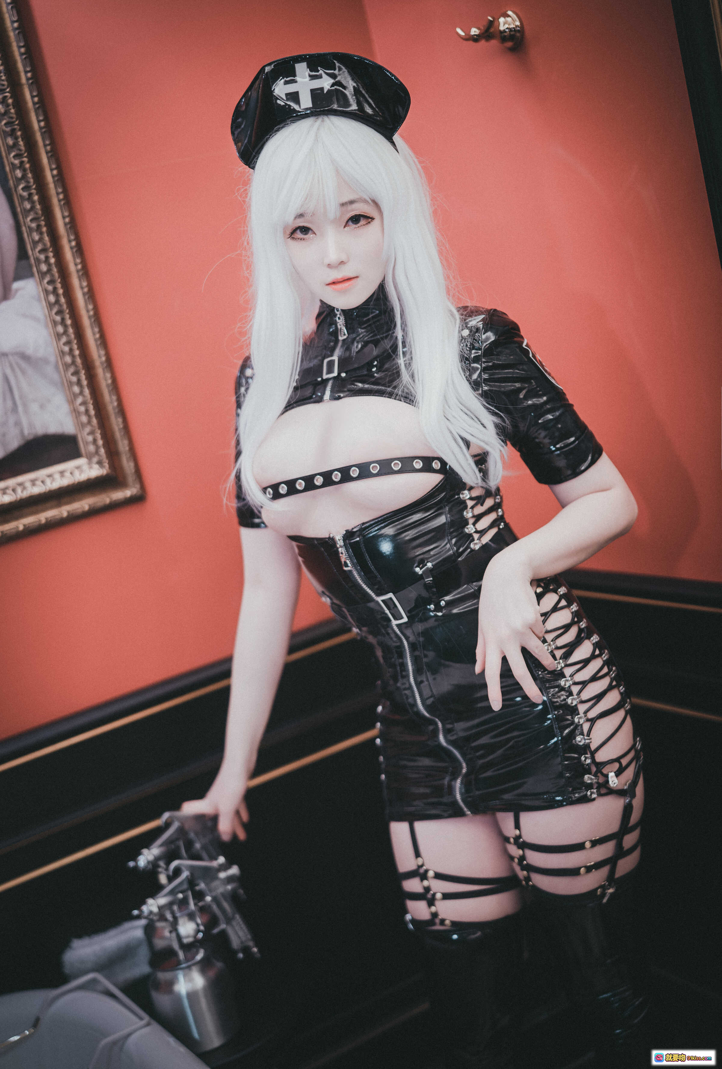 图片[6] - 姜仁卿 NO.034 ambi Poisonous Nurse 黑色皮质护士装 白发造型 长手套 高筒靴 金属扣饰 性感写真 71P - 就要吻