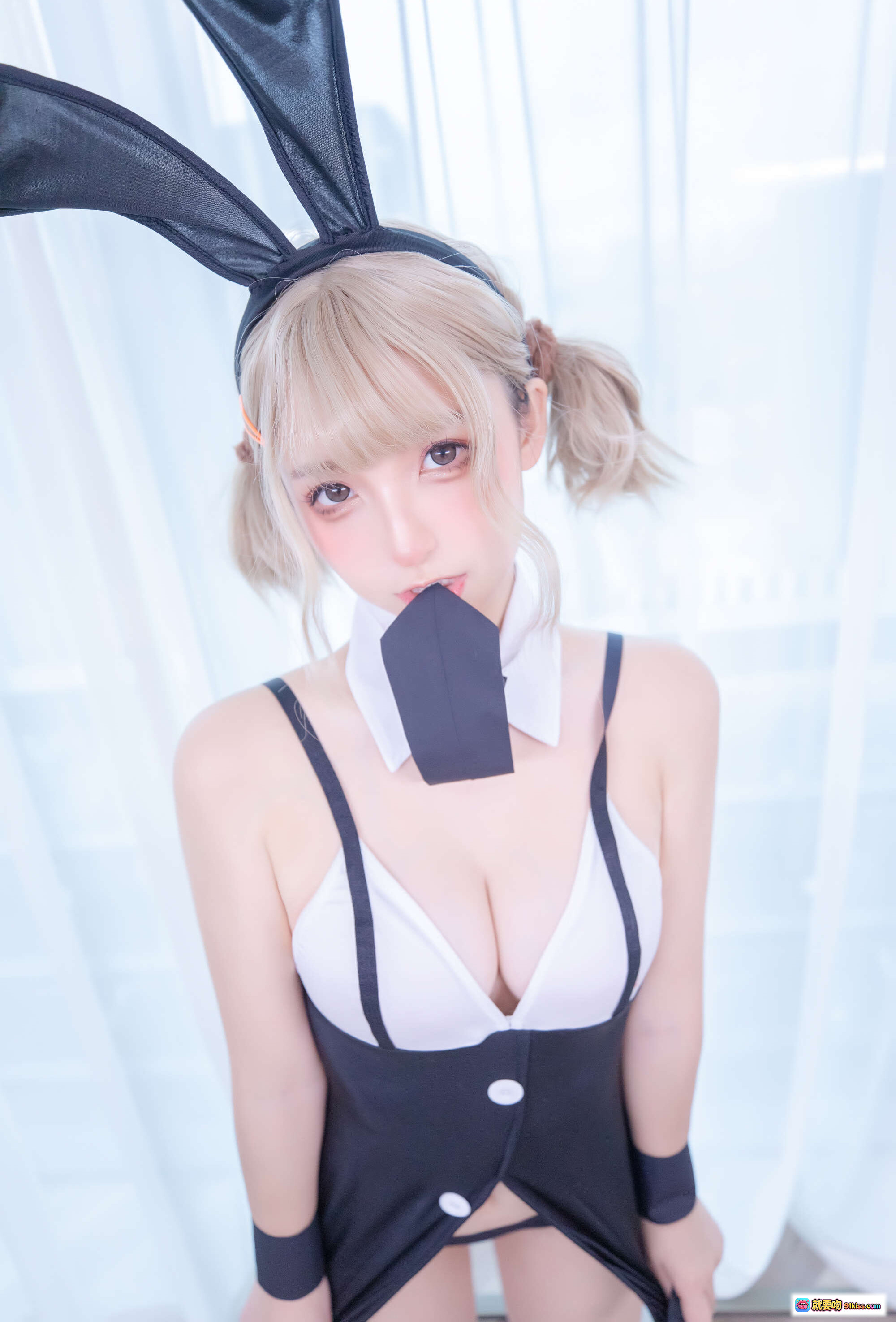 图片[4] - 神楽坂真冬NO.095 12月微博订阅写真 甜美兔耳白袜美足特写 室内柔光清新风格 60P高清图集 - 就要吻