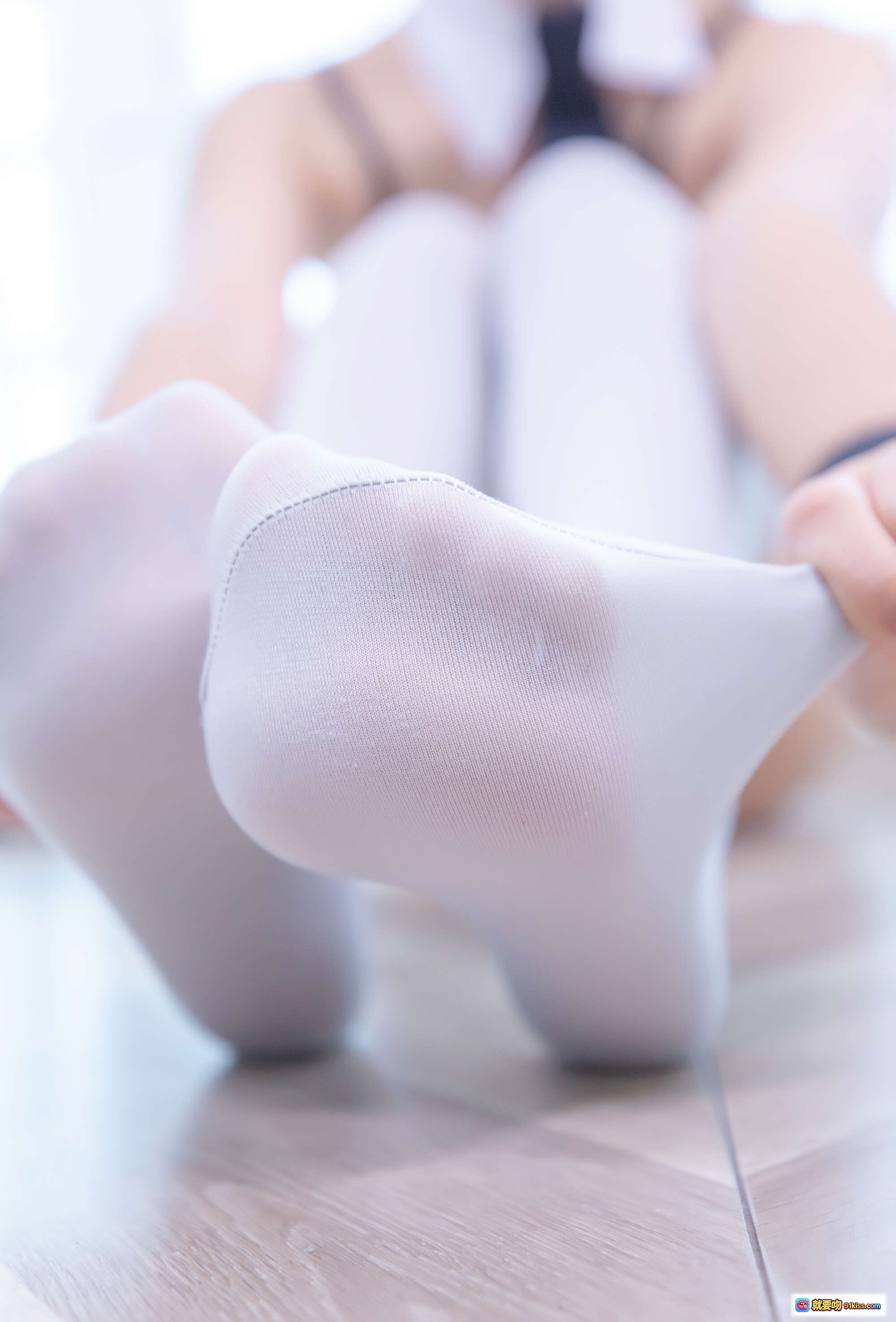 图片[2] - 神楽坂真冬NO.095 12月微博订阅写真 甜美兔耳白袜美足特写 室内柔光清新风格 60P高清图集 - 就要吻
