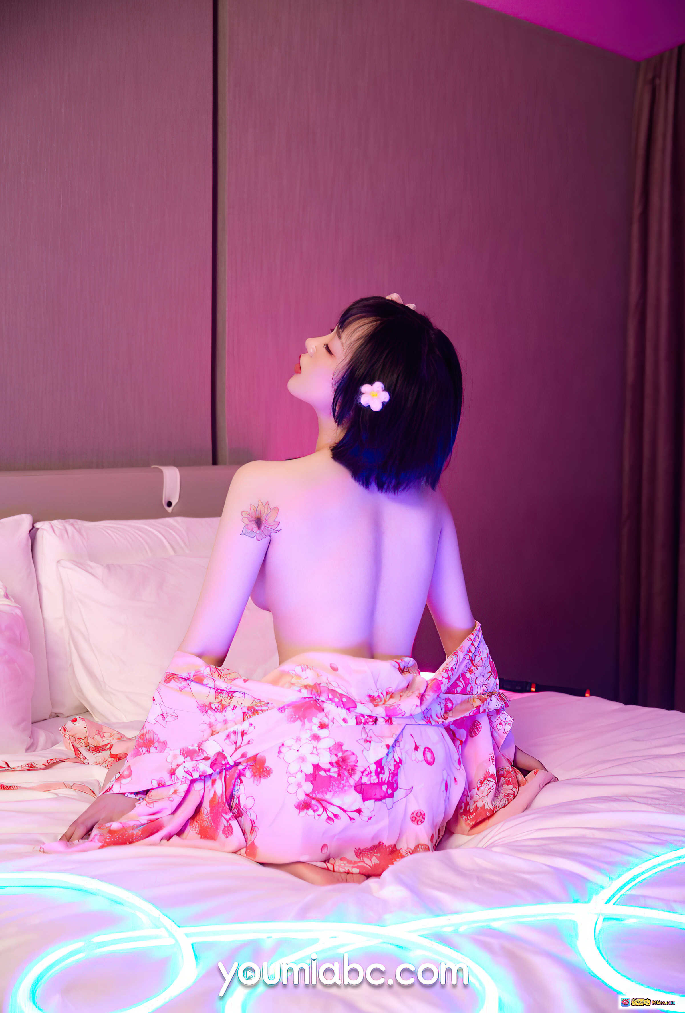 图片[1] - 花火夏日祭龙女宝宝和风浴衣美背写真｜YouMi尤蜜2021.07.14粉紫霓虹光影床照 - 就要吻