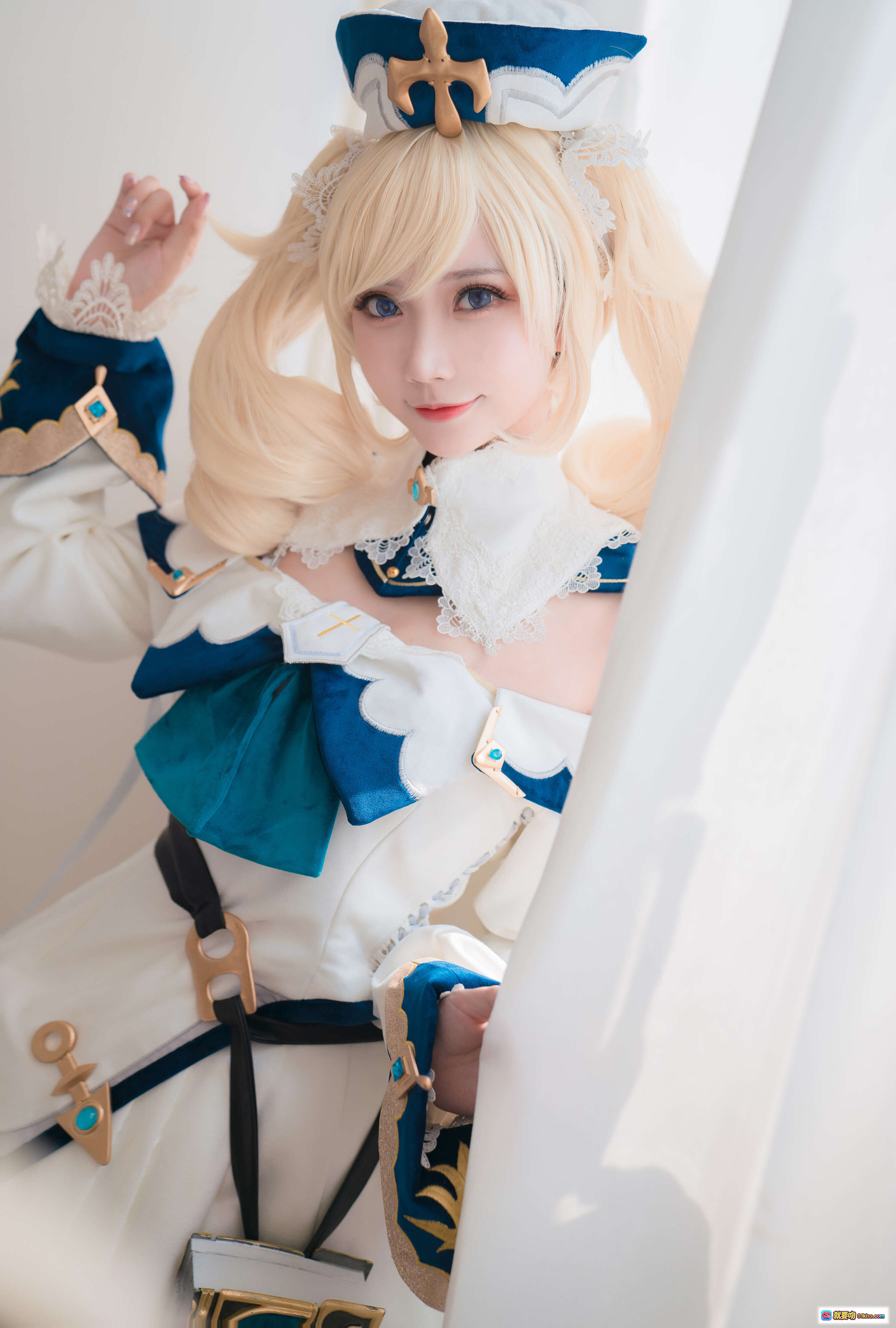 图片[4] - 大肉丸Amiee NO.005 芭芭拉 Cosplay 精美洛丽塔裙装 金发双马尾 白色蕾丝领结 优雅祈祷姿势 高清写真14P - 就要吻