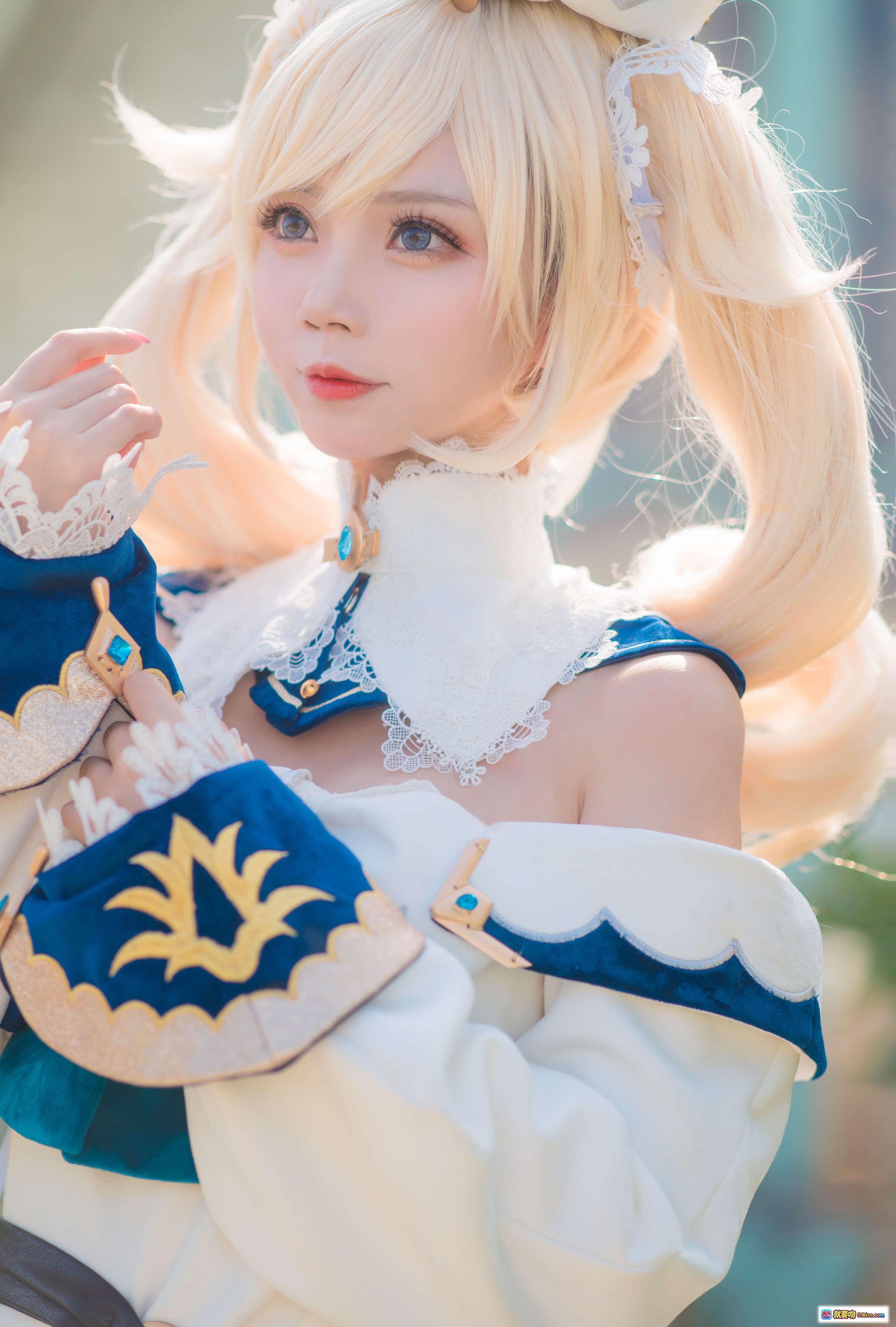 图片[2] - 大肉丸Amiee NO.005 芭芭拉 Cosplay 精美洛丽塔裙装 金发双马尾 白色蕾丝领结 优雅祈祷姿势 高清写真14P - 就要吻