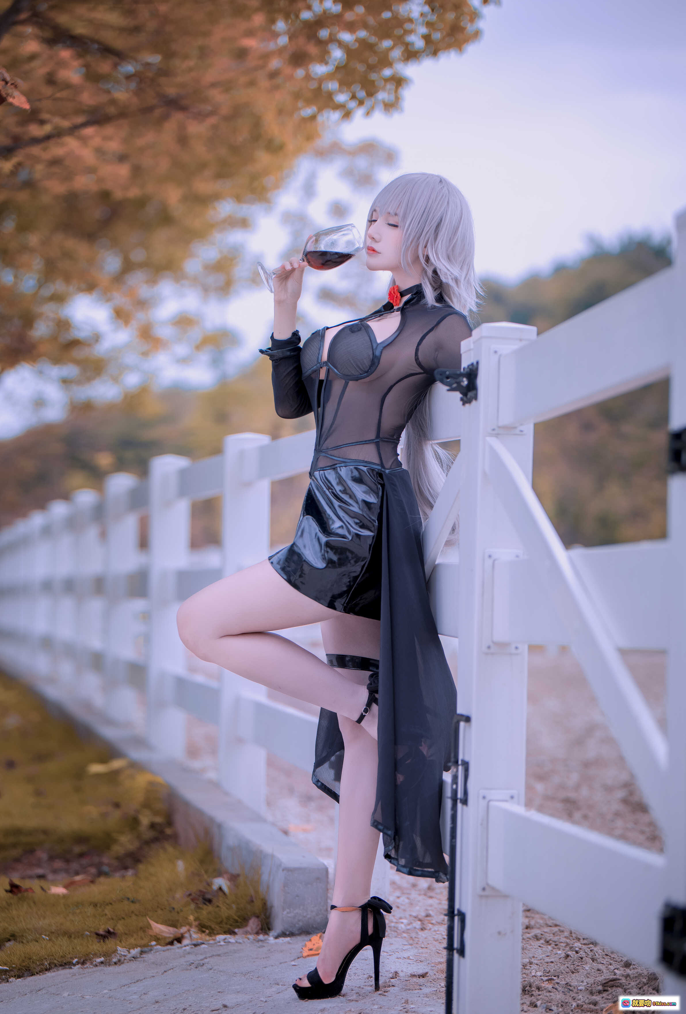 图片[6] - 仙九Airi NO.016 黑贞马会写真 透明黑纱长裙+漆皮短裙+高跟凉鞋 美腿特写 户外沙地优雅姿态 18P高清图集 - 就要吻