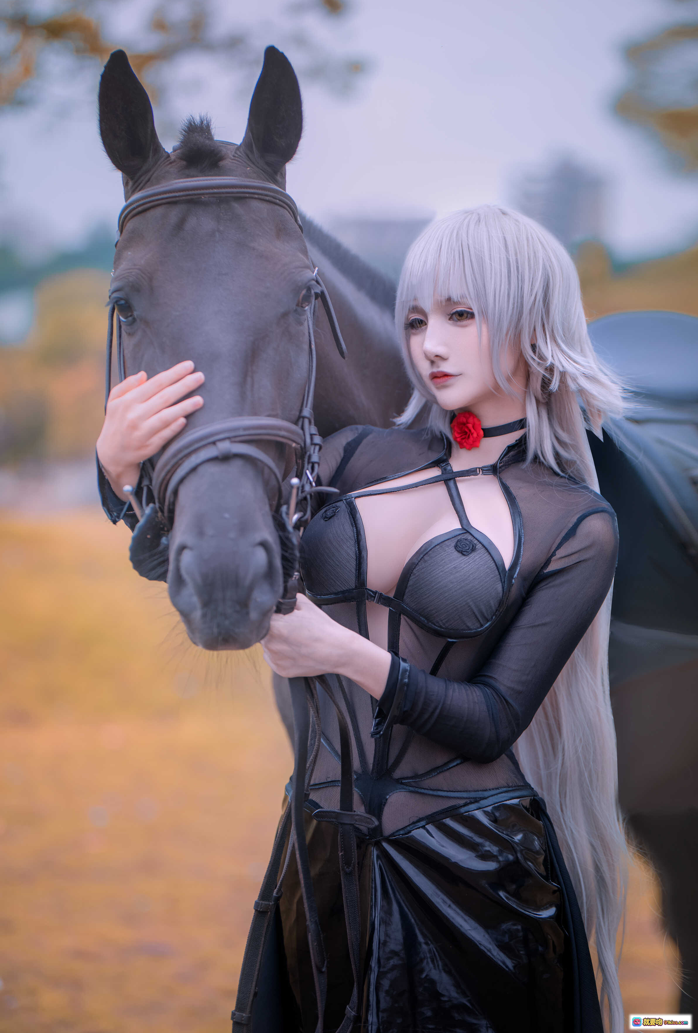 图片[7] - 仙九Airi NO.016 黑贞马会写真 透明黑纱长裙+漆皮短裙+高跟凉鞋 美腿特写 户外沙地优雅姿态 18P高清图集 - 就要吻