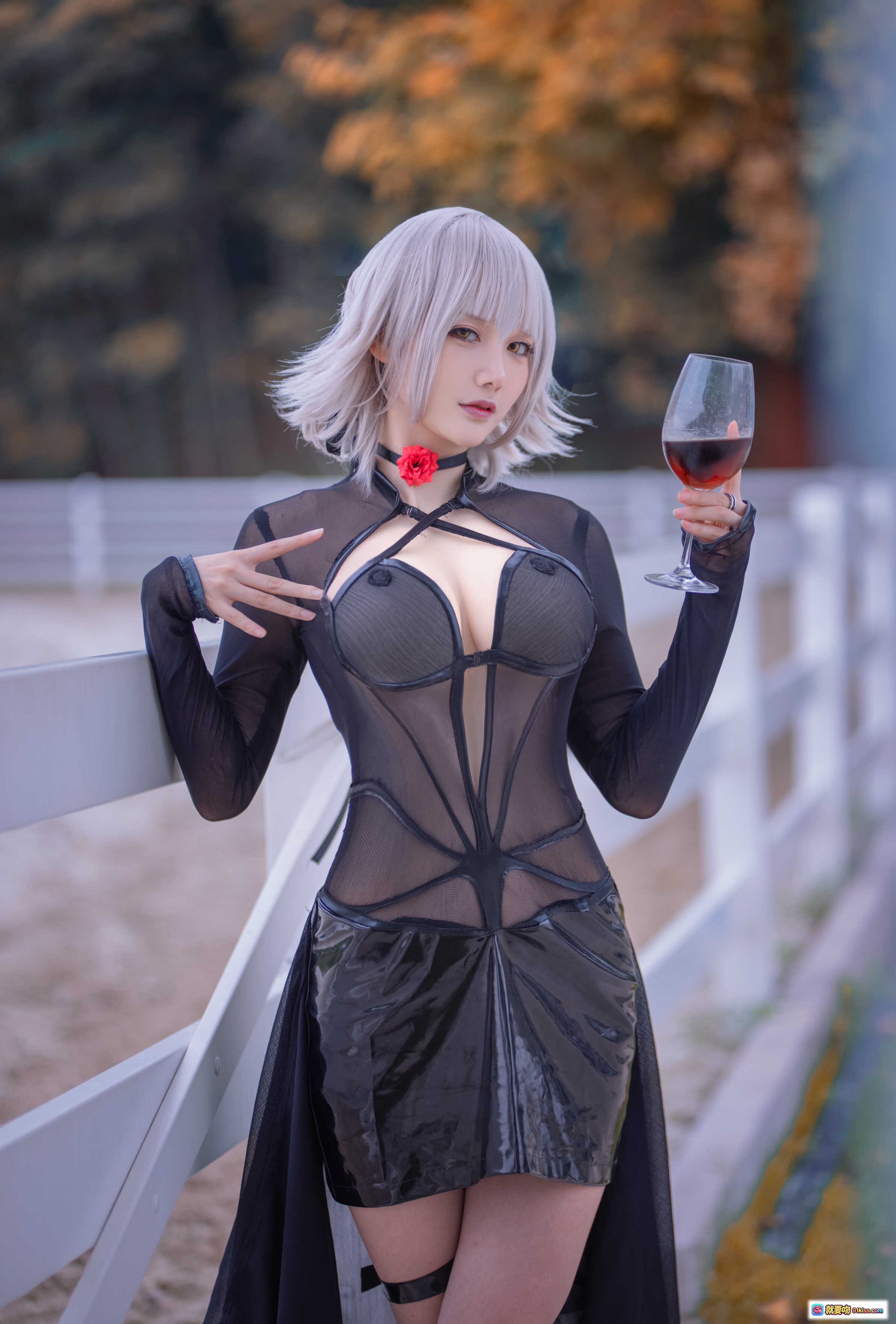 图片[4] - 仙九Airi NO.016 黑贞马会写真 透明黑纱长裙+漆皮短裙+高跟凉鞋 美腿特写 户外沙地优雅姿态 18P高清图集 - 就要吻