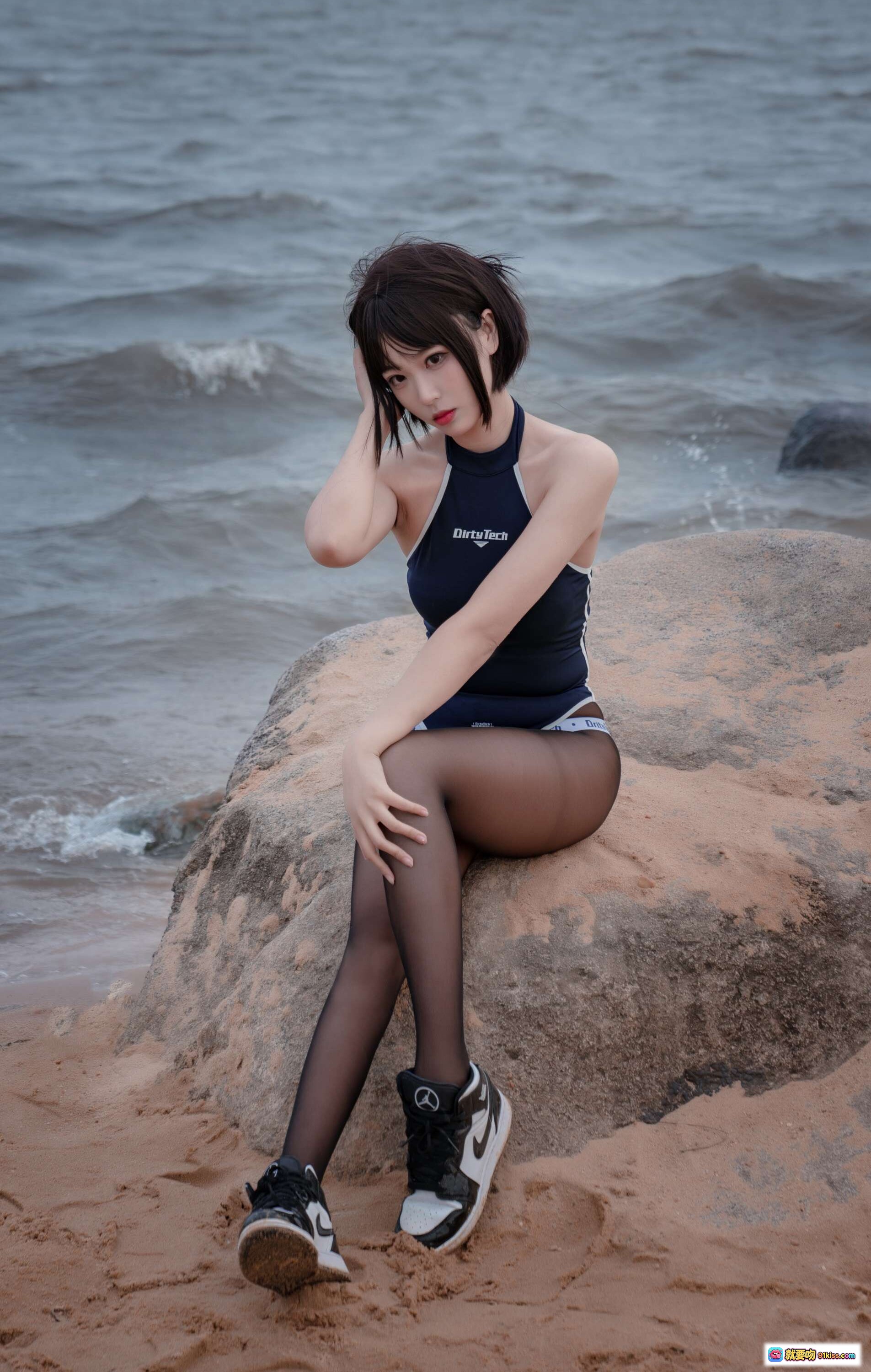 图片[10] - 轩萧学姐沙滩竞泳黑丝美腿写真45P 轻盈透肤沙粒点缀自然性感 - 就要吻