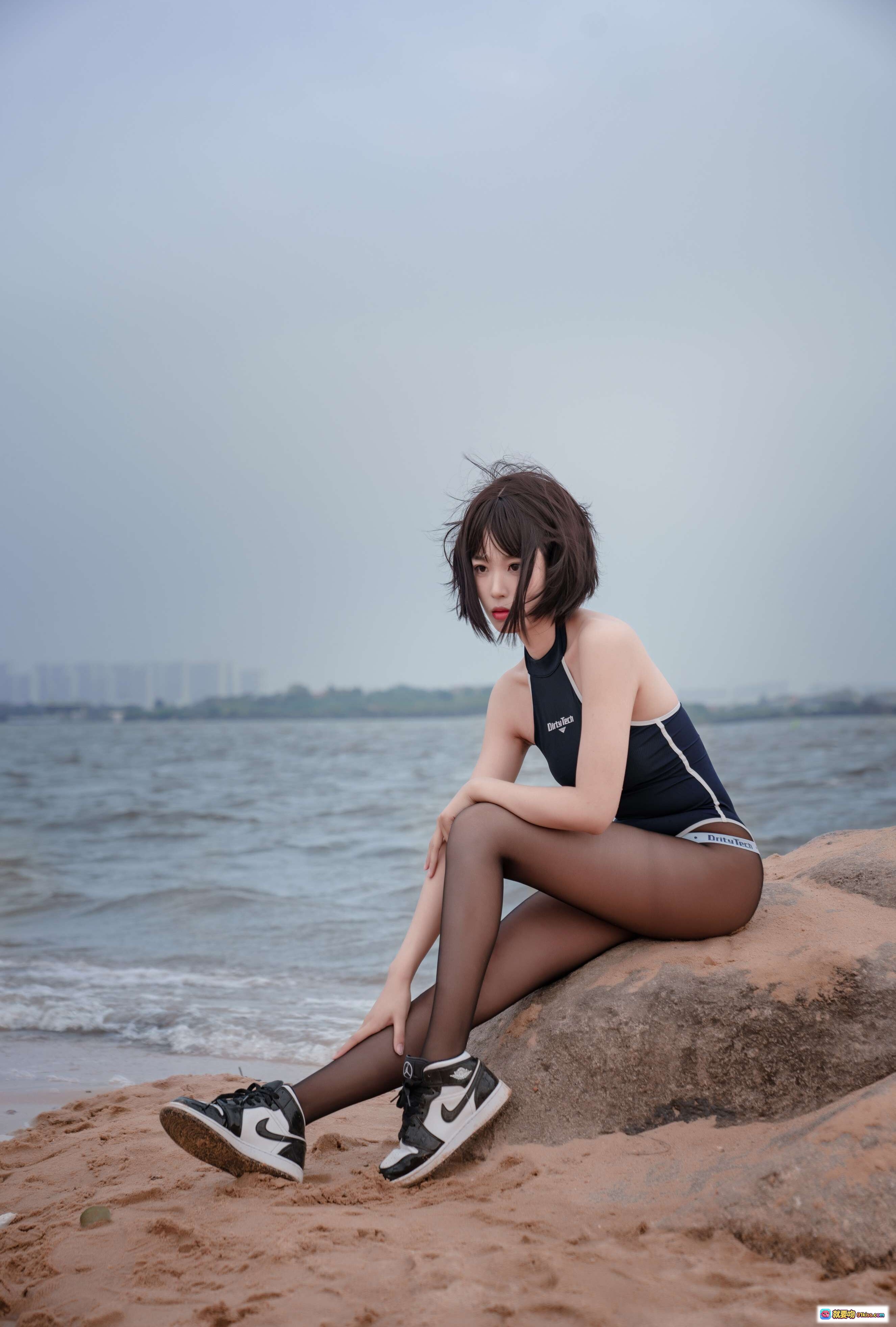 图片[9] - 轩萧学姐沙滩竞泳黑丝美腿写真45P 轻盈透肤沙粒点缀自然性感 - 就要吻