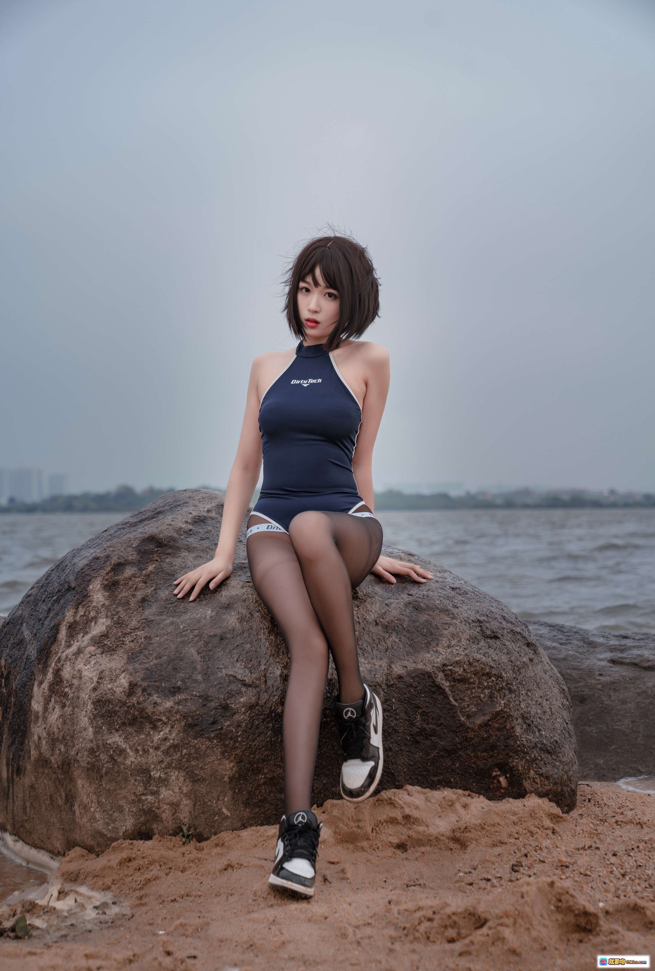 图片[3] - 轩萧学姐沙滩竞泳黑丝美腿写真45P 轻盈透肤沙粒点缀自然性感 - 就要吻