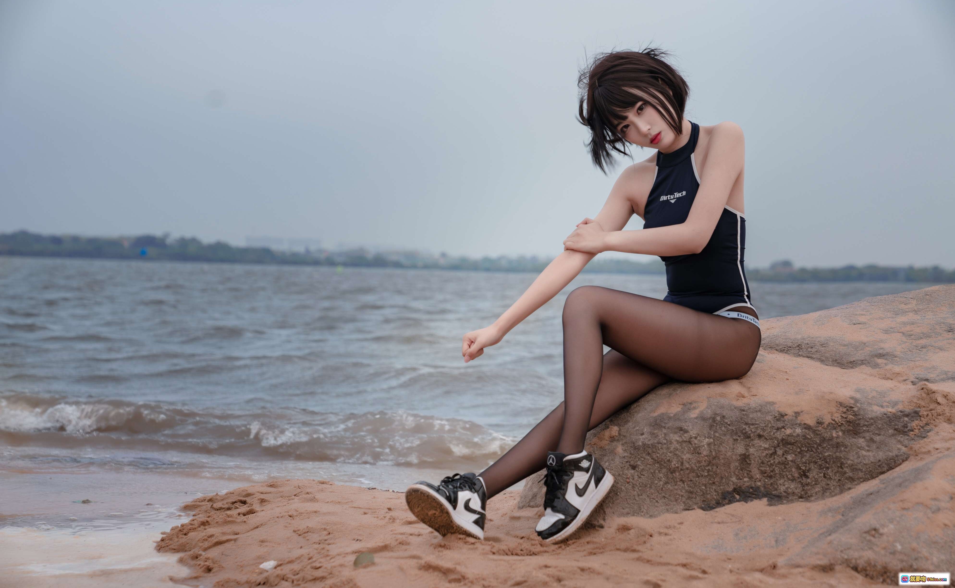 图片[8] - 轩萧学姐沙滩竞泳黑丝美腿写真45P 轻盈透肤沙粒点缀自然性感 - 就要吻