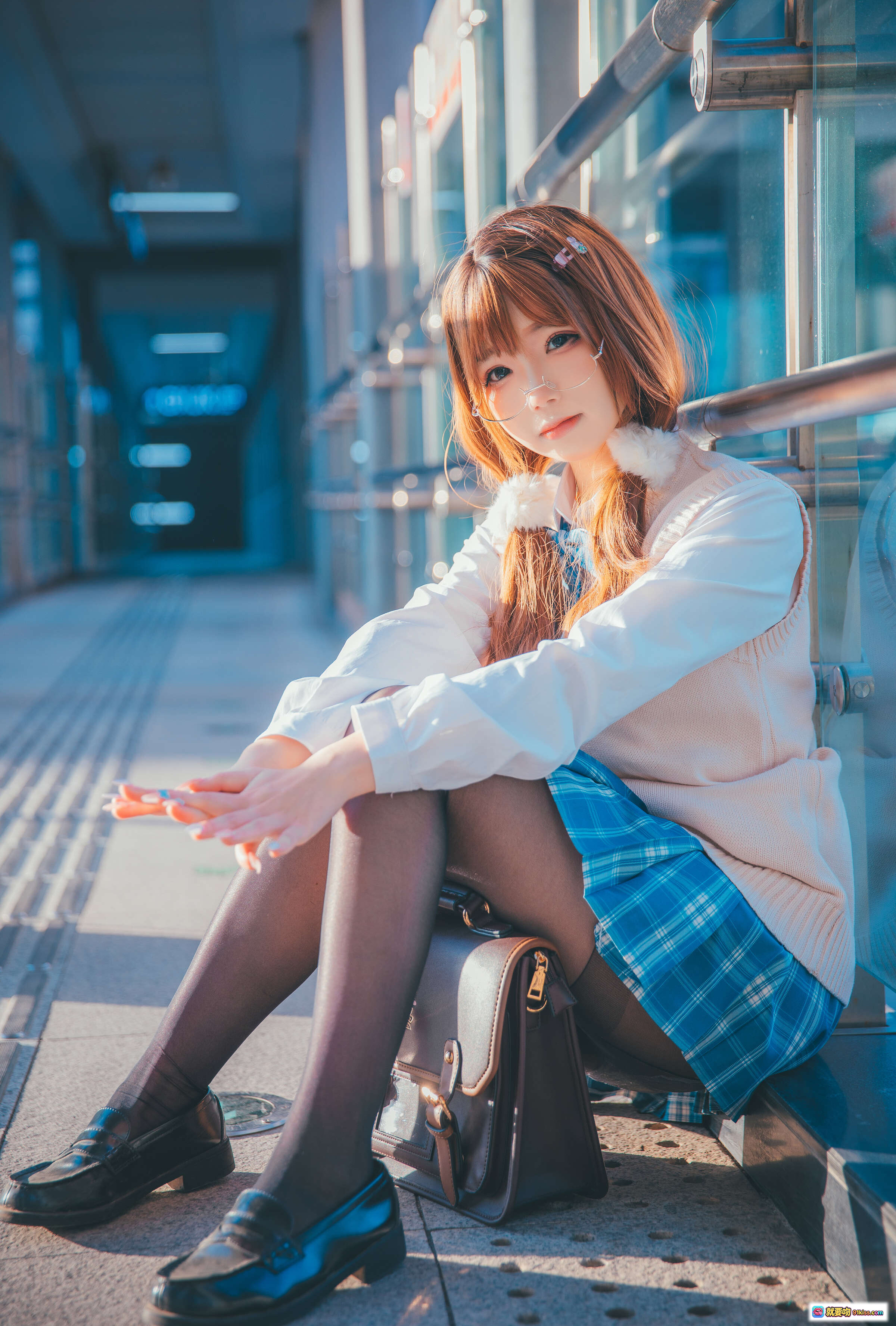 图片[2] - 雪晴Astra NO.038 JK制服少女夕阳街拍写真 蓝格裙黑丝白毛衣校园风日系美少女摄影集 - 就要吻