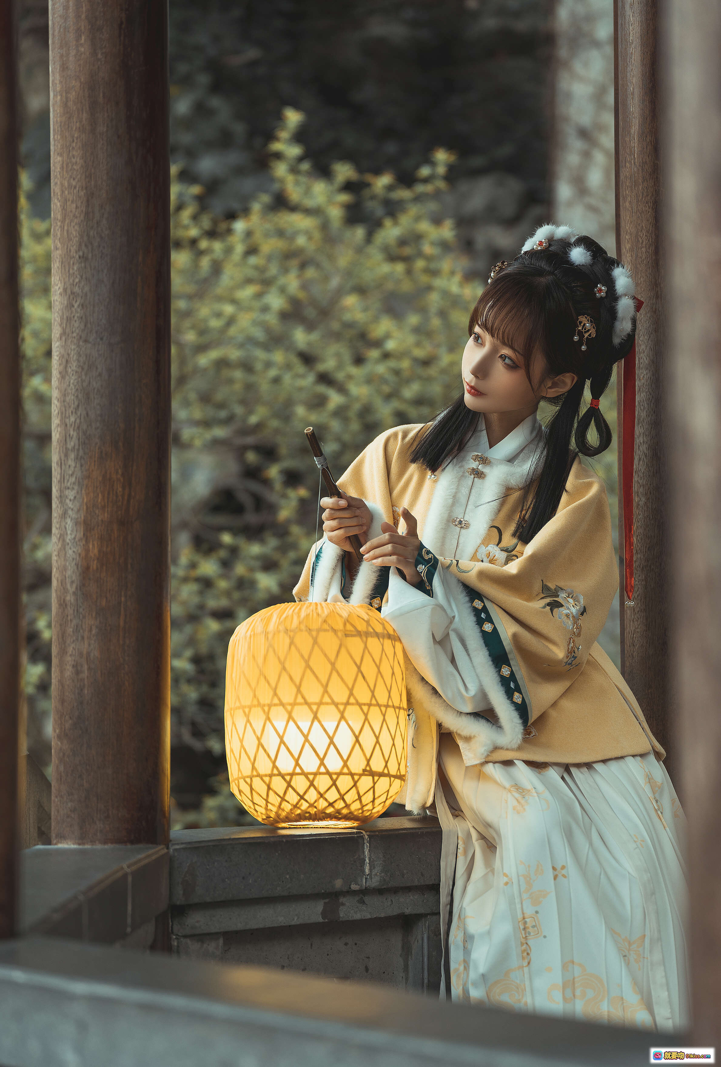 图片[6] - 蠢沫沫NO.145汉服私影｜古风园林亭台楼阁+红灯笼+石桥倒影+传统服饰写真 - 就要吻