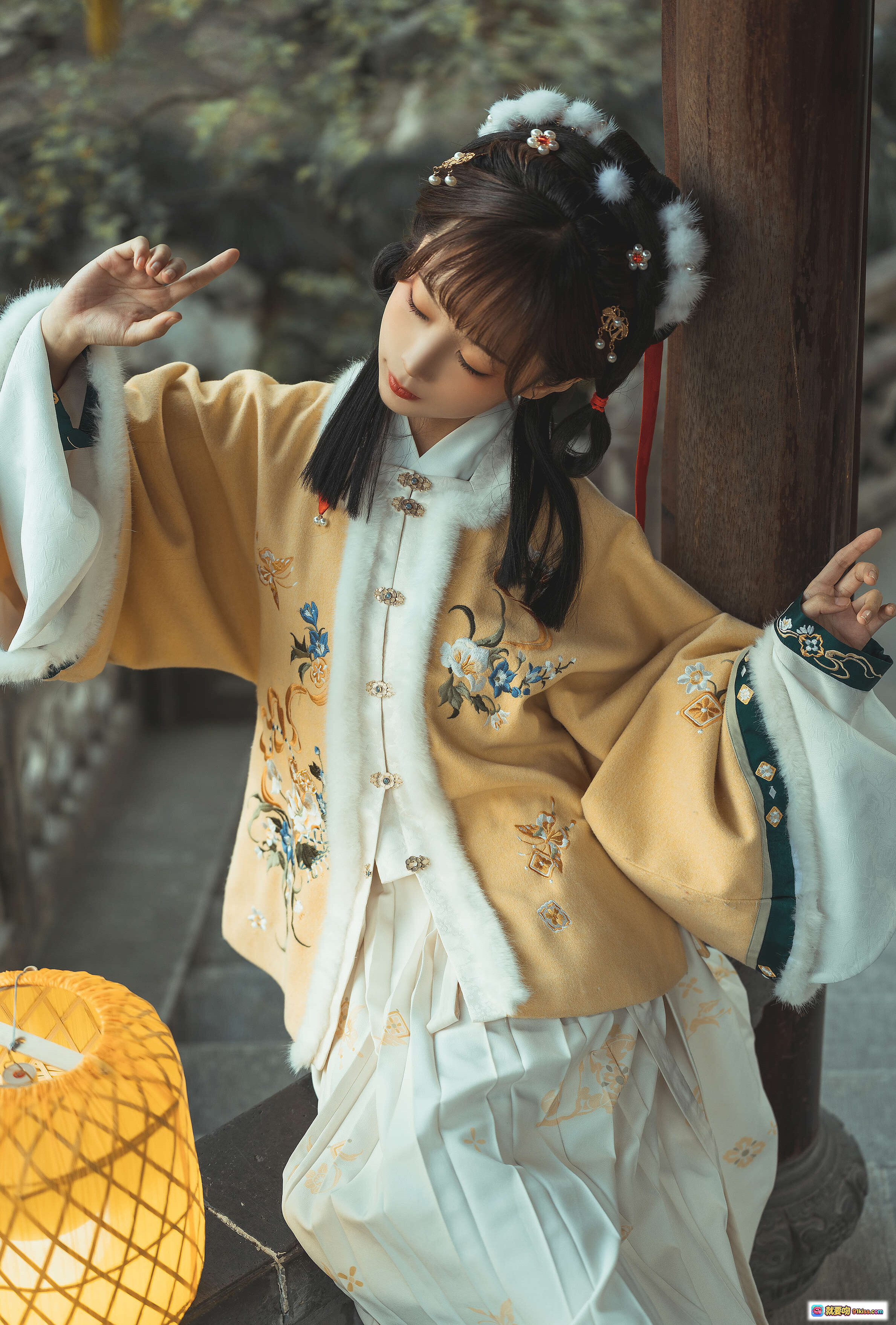 图片[7] - 蠢沫沫NO.145汉服私影｜古风园林亭台楼阁+红灯笼+石桥倒影+传统服饰写真 - 就要吻