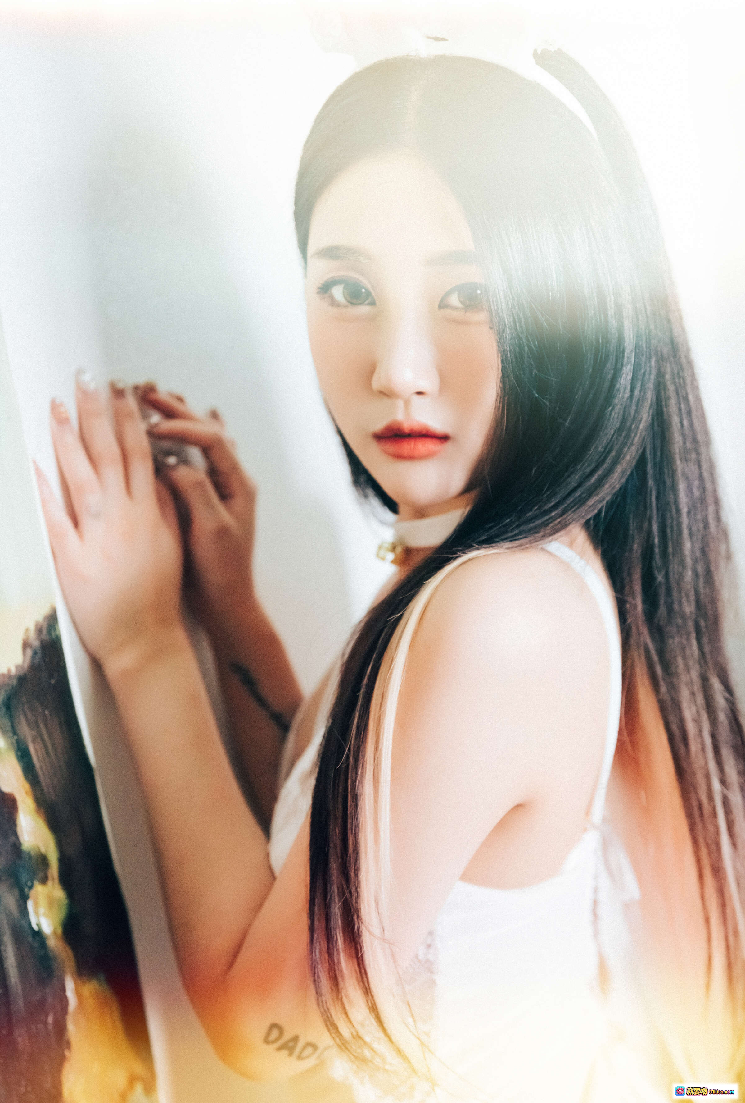 图片[1] - Bomi(__) NO.009 [Loozy] Made For You 美女写真 51P 白色吊带 长发红唇 温柔眼神 艺术光影 时尚摄影 优雅气质 甜美风格 精致妆容 高清图集 - 就要吻