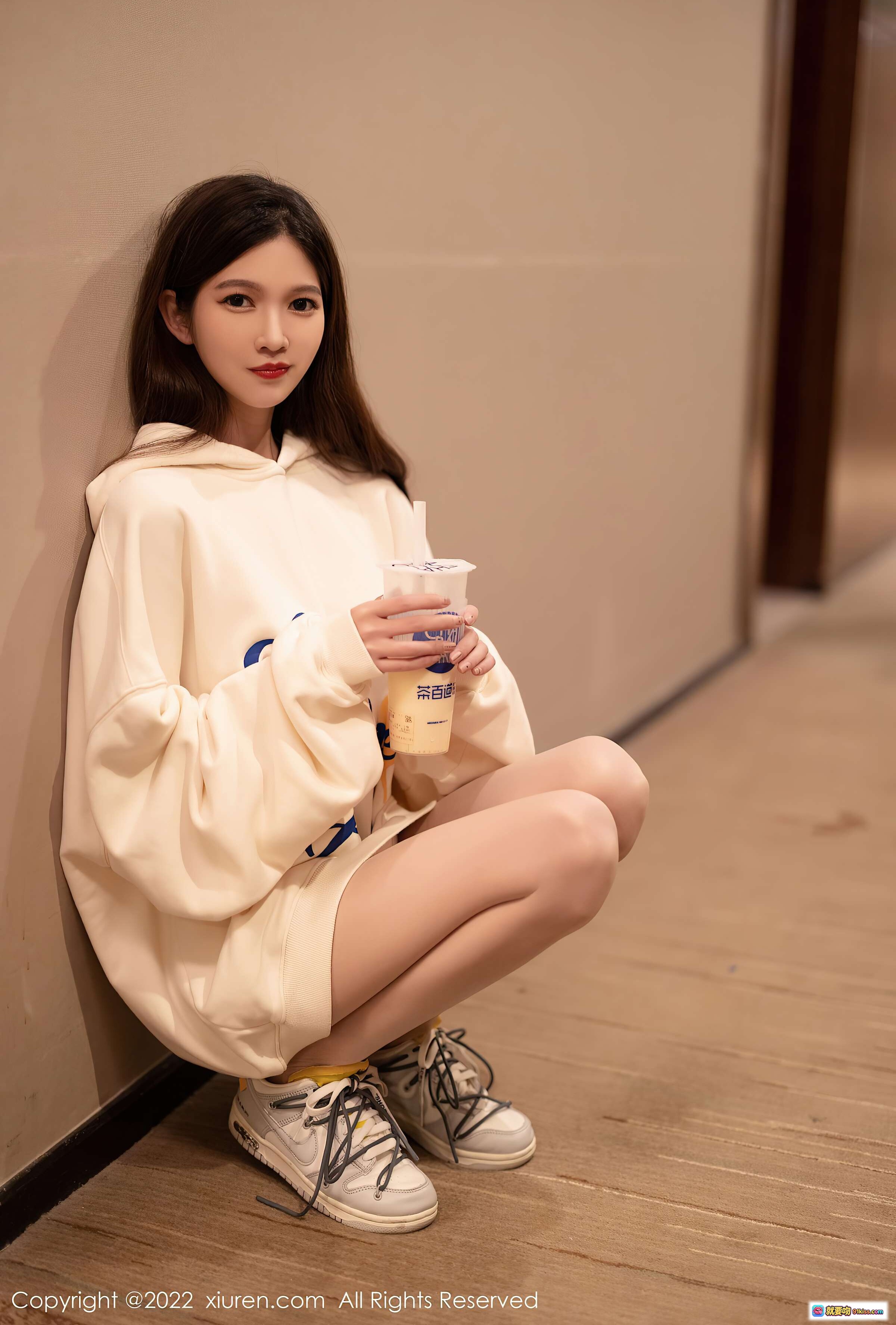 图片[4] - 程程程清纯美腿写真 | 宽松卫衣搭配丝袜长腿 | XiuRen秀人网2022年1月12日NO.4451高清图集 - 就要吻