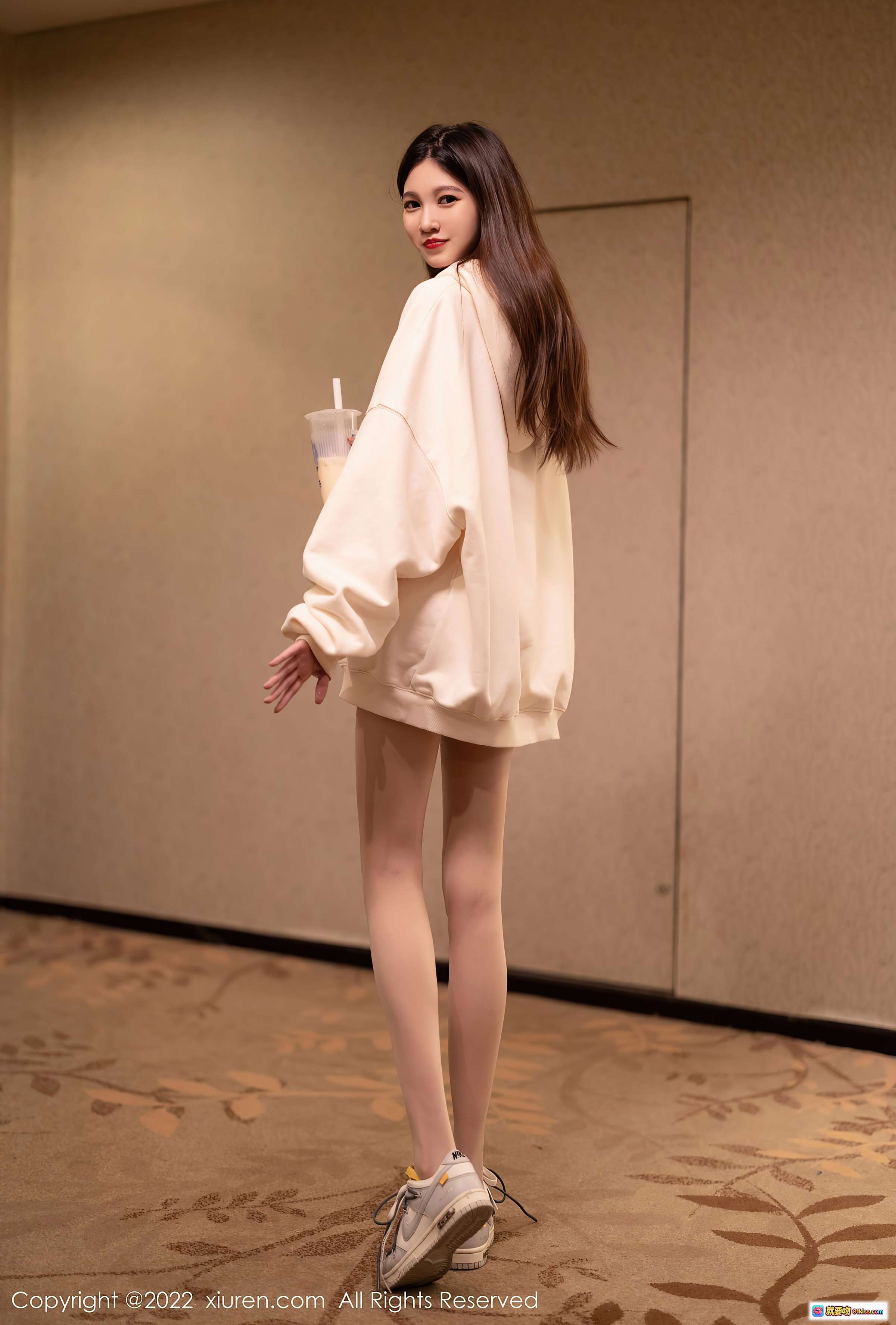 图片[5] - 程程程清纯美腿写真 | 宽松卫衣搭配丝袜长腿 | XiuRen秀人网2022年1月12日NO.4451高清图集 - 就要吻