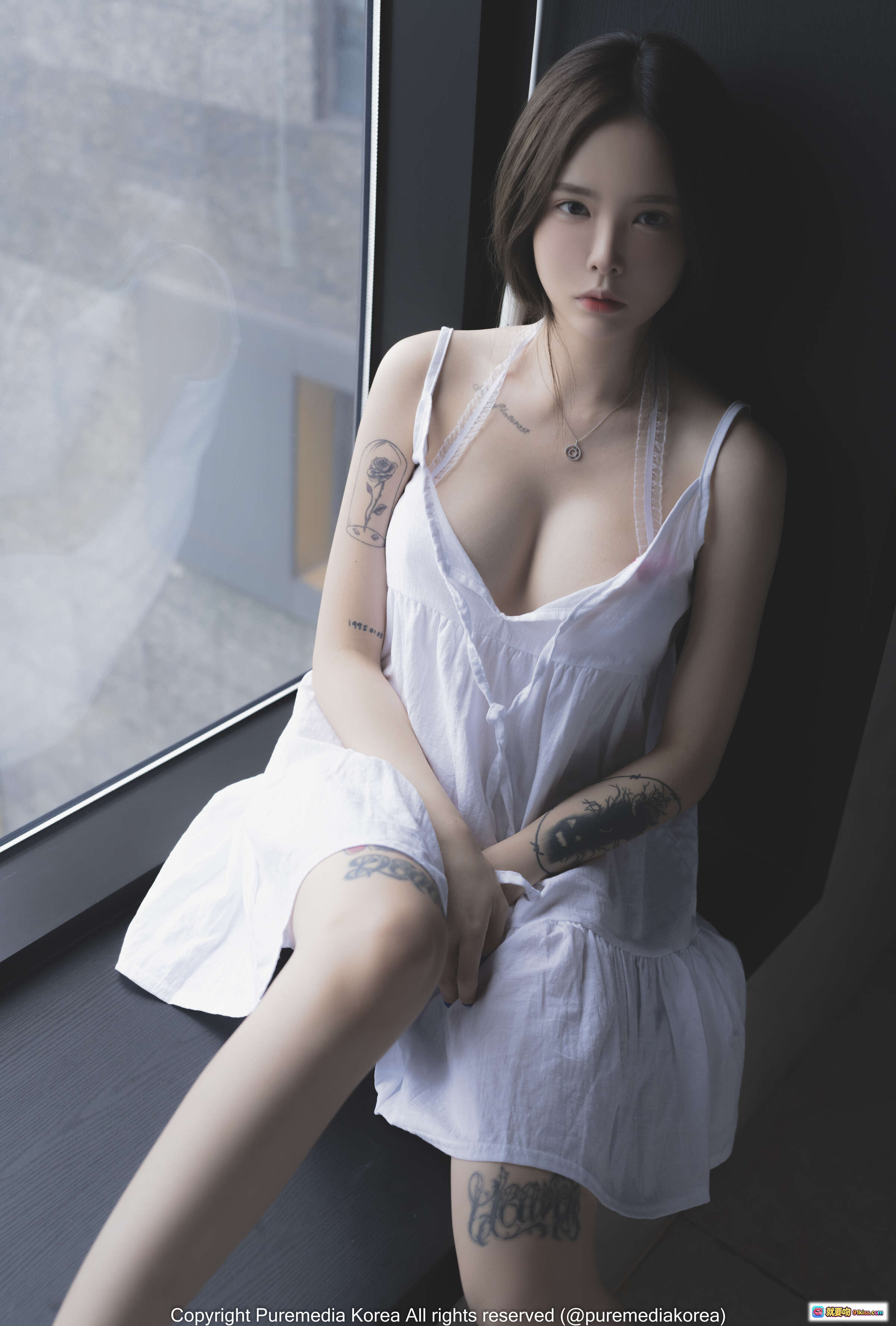 图片[2] - Pure Media VOL.107 Yuka 白裙美腿纹身少女 窗边私房写真 100P高清图集 - 就要吻