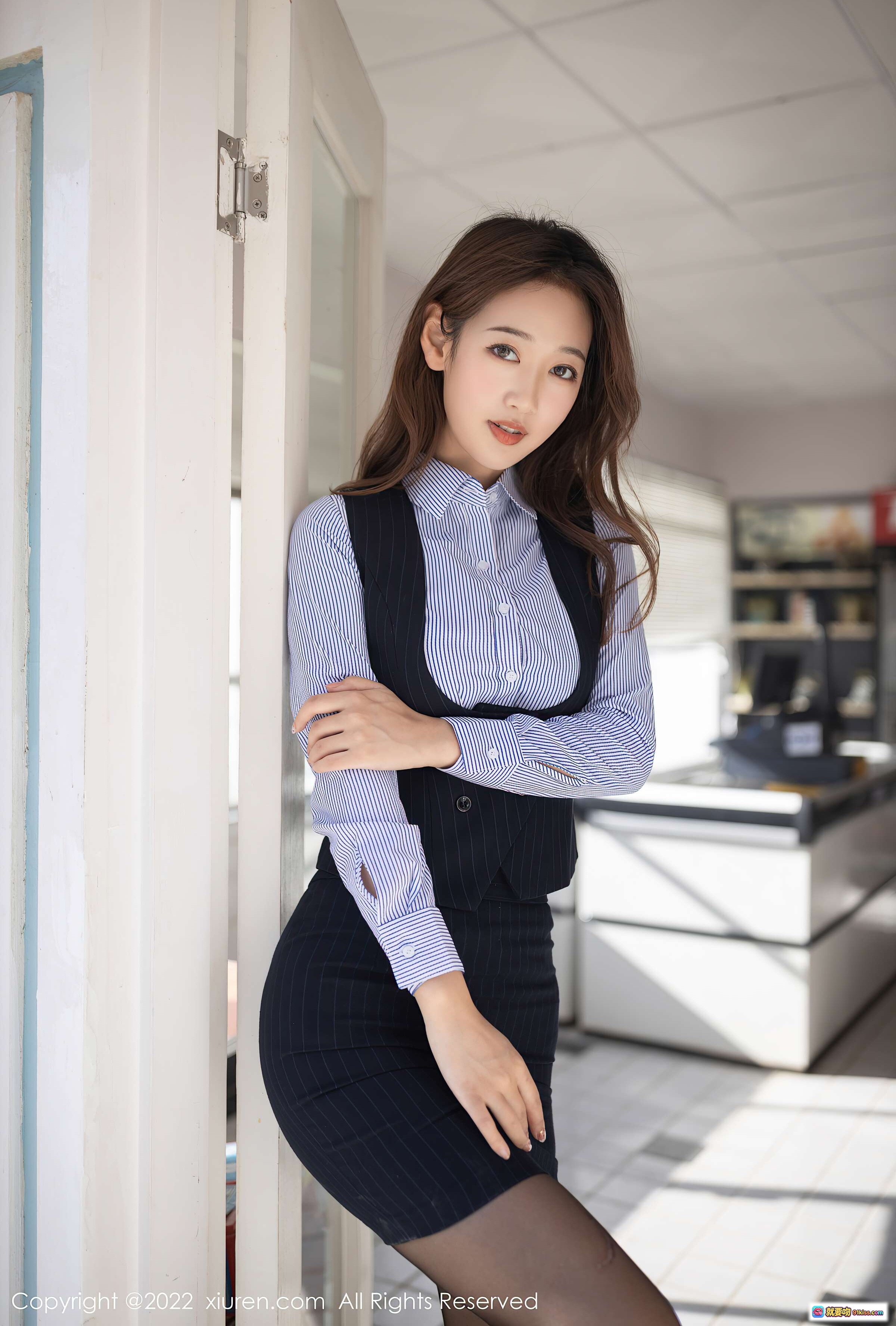 图片[2] - 唐安琪角色扮演写真 | XiuRen秀人网NO.4532 | 职场OL风黑丝高跟裙装 | 商场场景清新自然 | 2022年1月28日发布 - 就要吻