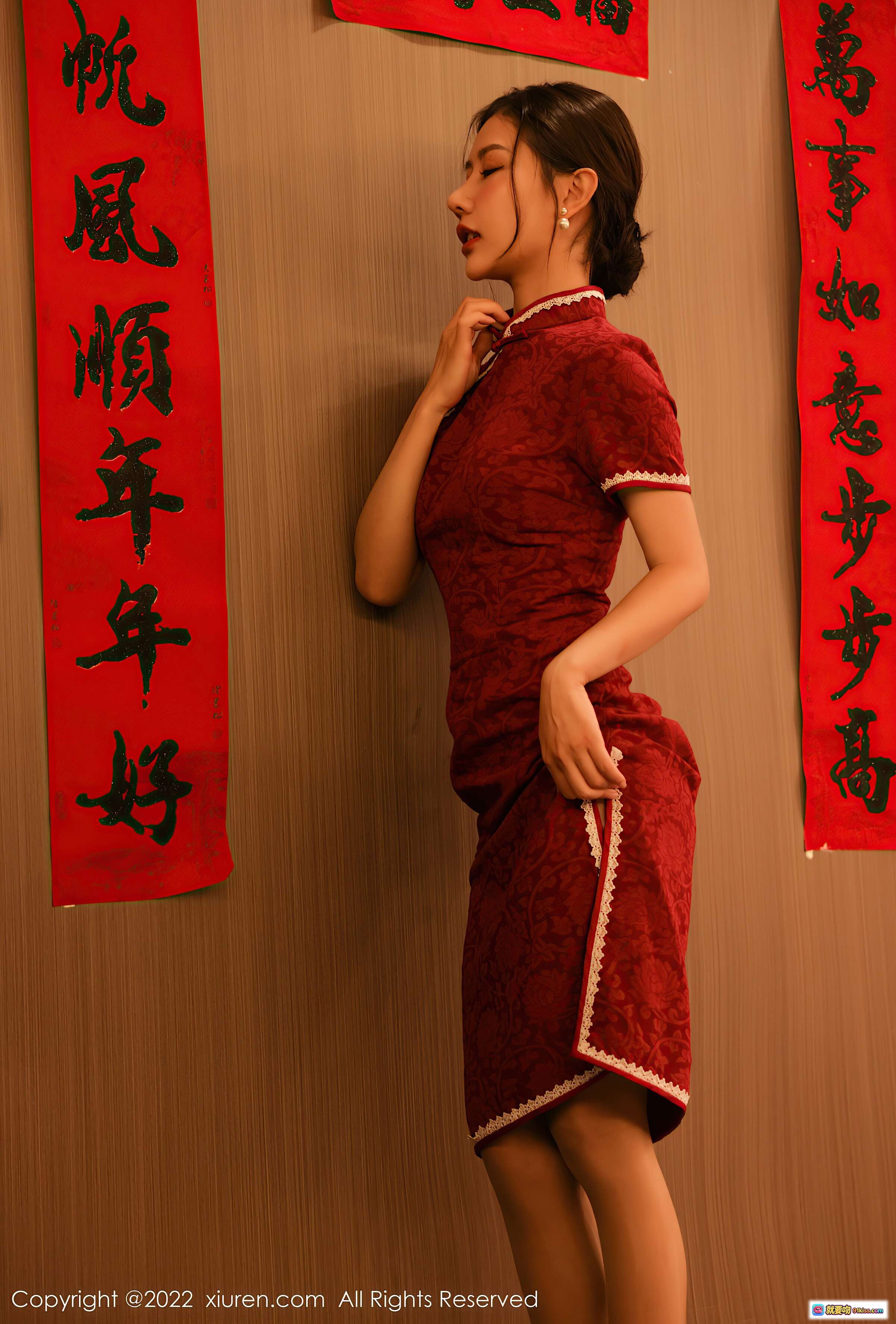 图片[4] - 尹甜甜红色旗袍性感美腿写真 | XiuRen秀人网2022.01.25 NO.4508优雅古典风高清图集 - 就要吻