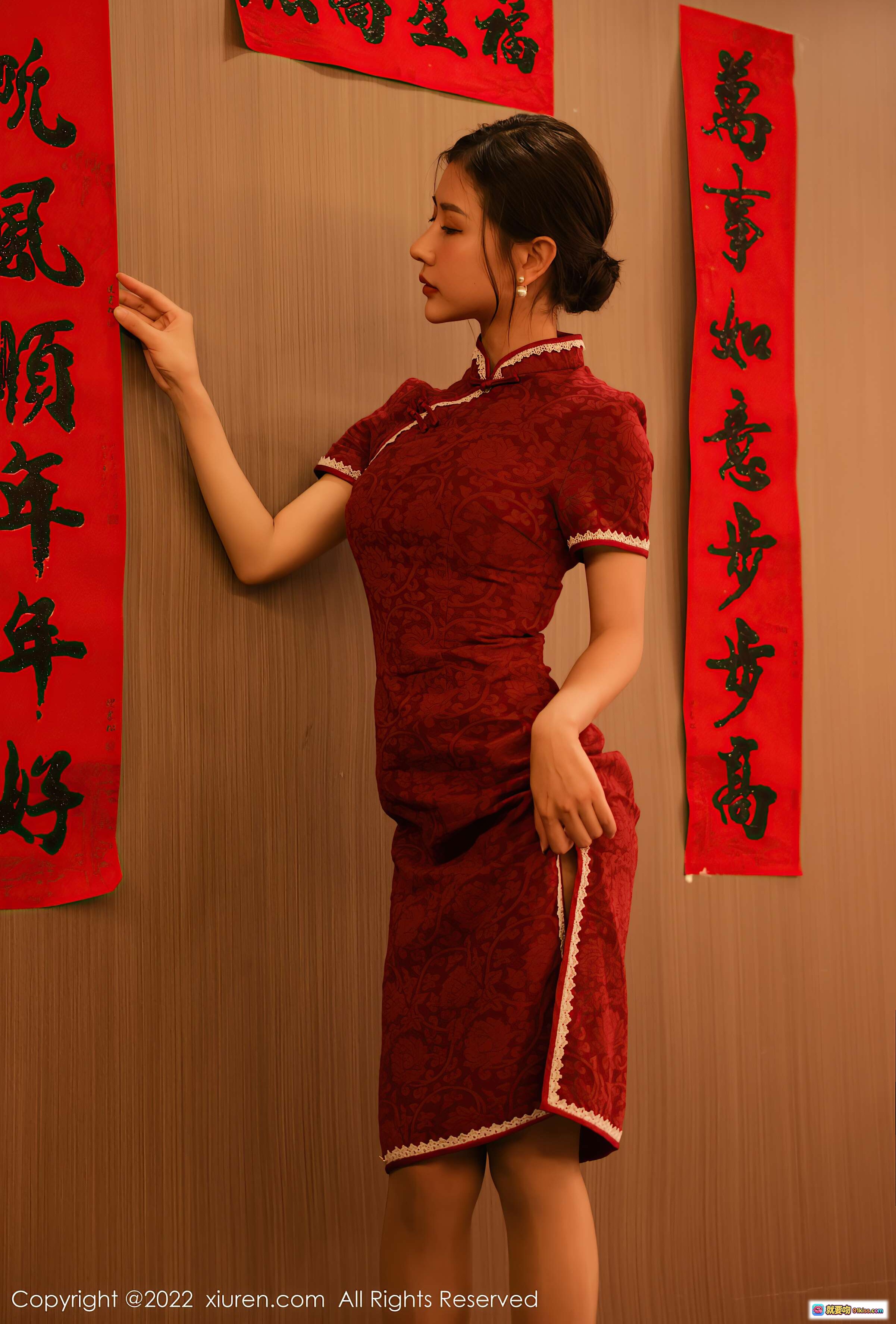 图片[3] - 尹甜甜红色旗袍性感美腿写真 | XiuRen秀人网2022.01.25 NO.4508优雅古典风高清图集 - 就要吻