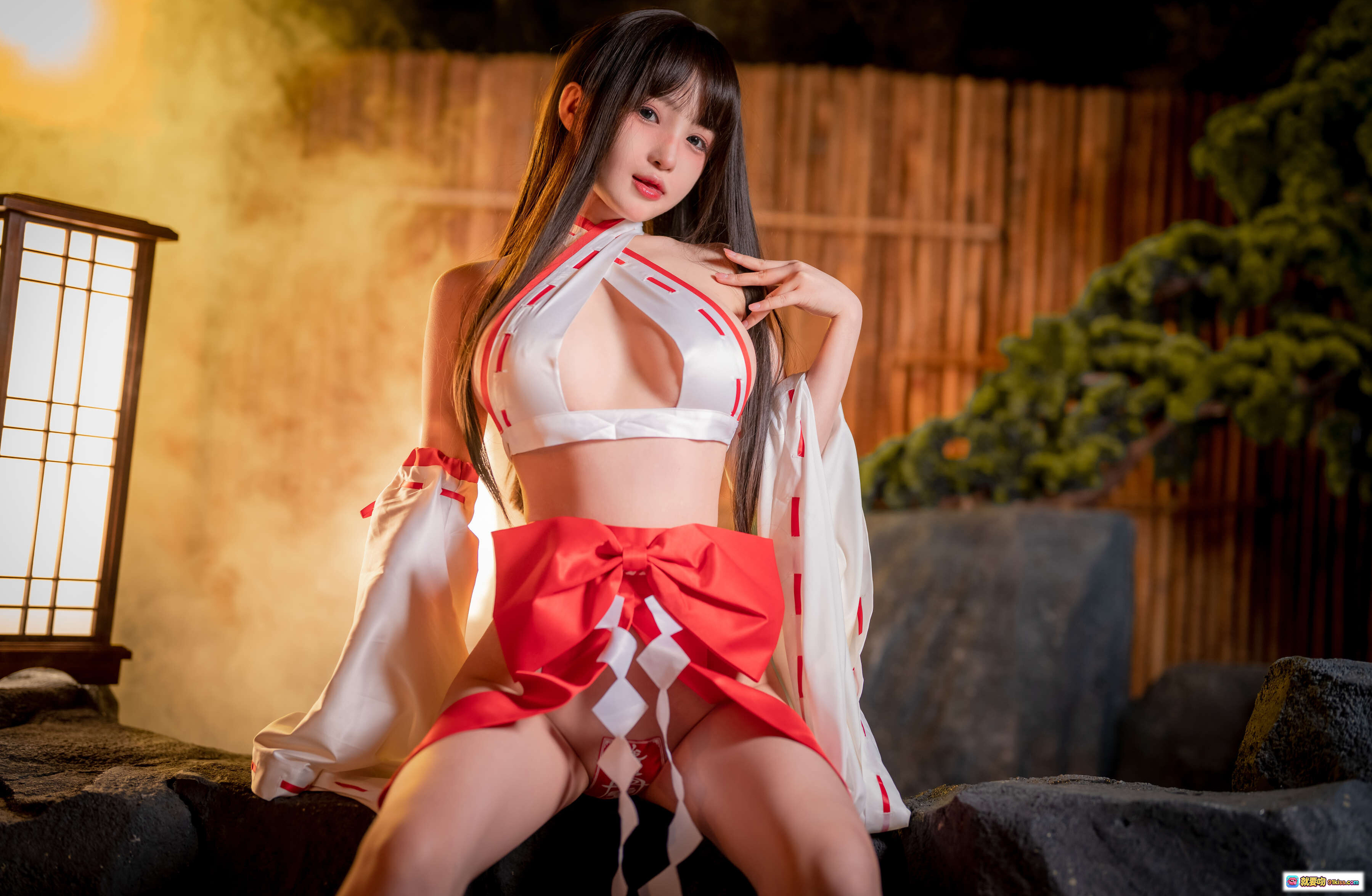 图片[10] - 桜井宁宁 NO.047 圣洁巫女写真 61P 白红和风服饰 温泉岩石场景 美腿美背性感姿势 - 就要吻