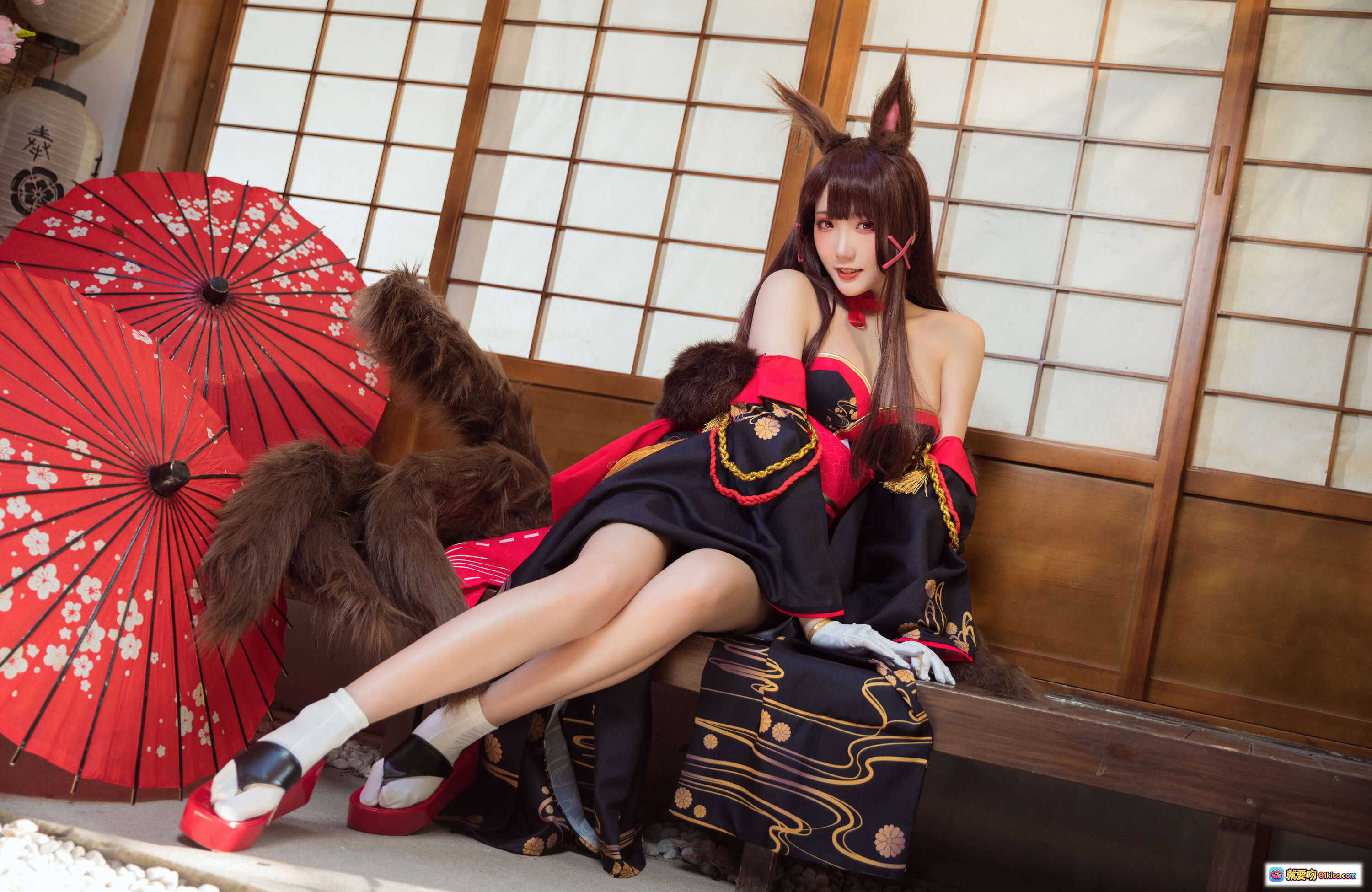 图片[5] - 瓜希酱NO.041赤城cosplay写真 | 日式和风场景 | 红黑战袍+狐耳+木屐+油纸伞 | 27P高清美图 - 就要吻