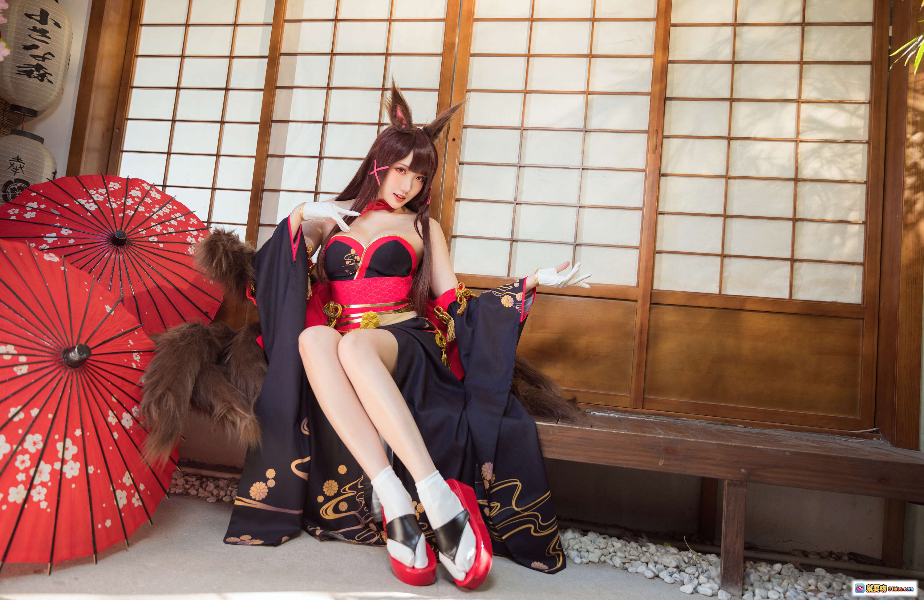 图片[7] - 瓜希酱NO.041赤城cosplay写真 | 日式和风场景 | 红黑战袍+狐耳+木屐+油纸伞 | 27P高清美图 - 就要吻