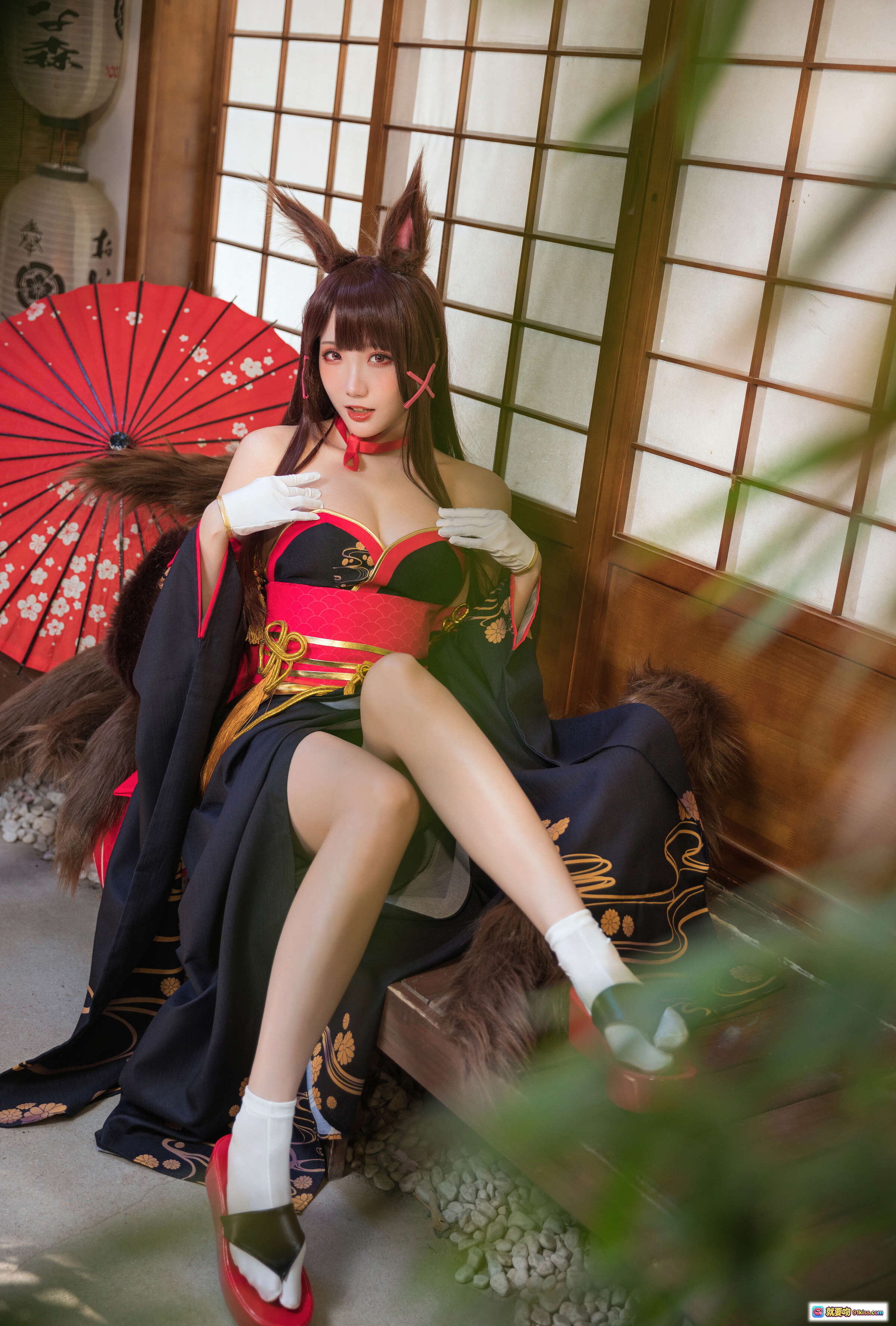 图片[3] - 瓜希酱NO.041赤城cosplay写真 | 日式和风场景 | 红黑战袍+狐耳+木屐+油纸伞 | 27P高清美图 - 就要吻