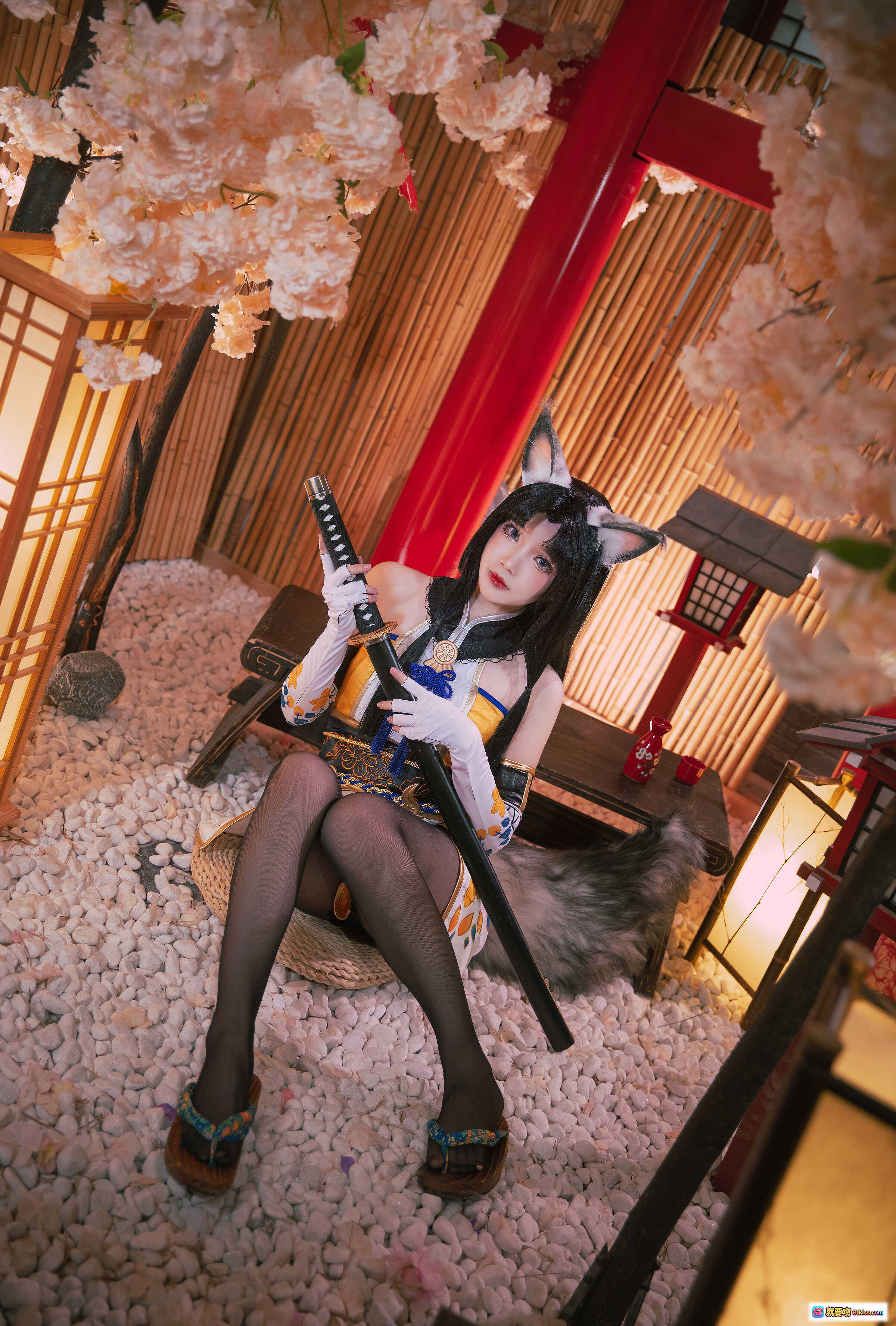 图片[3] - 雪晴Astra NO.034 永劫无间cos黑胡桃 狐耳和风装束持刀跪坐 樱花竹帘日式场景写真 - 就要吻