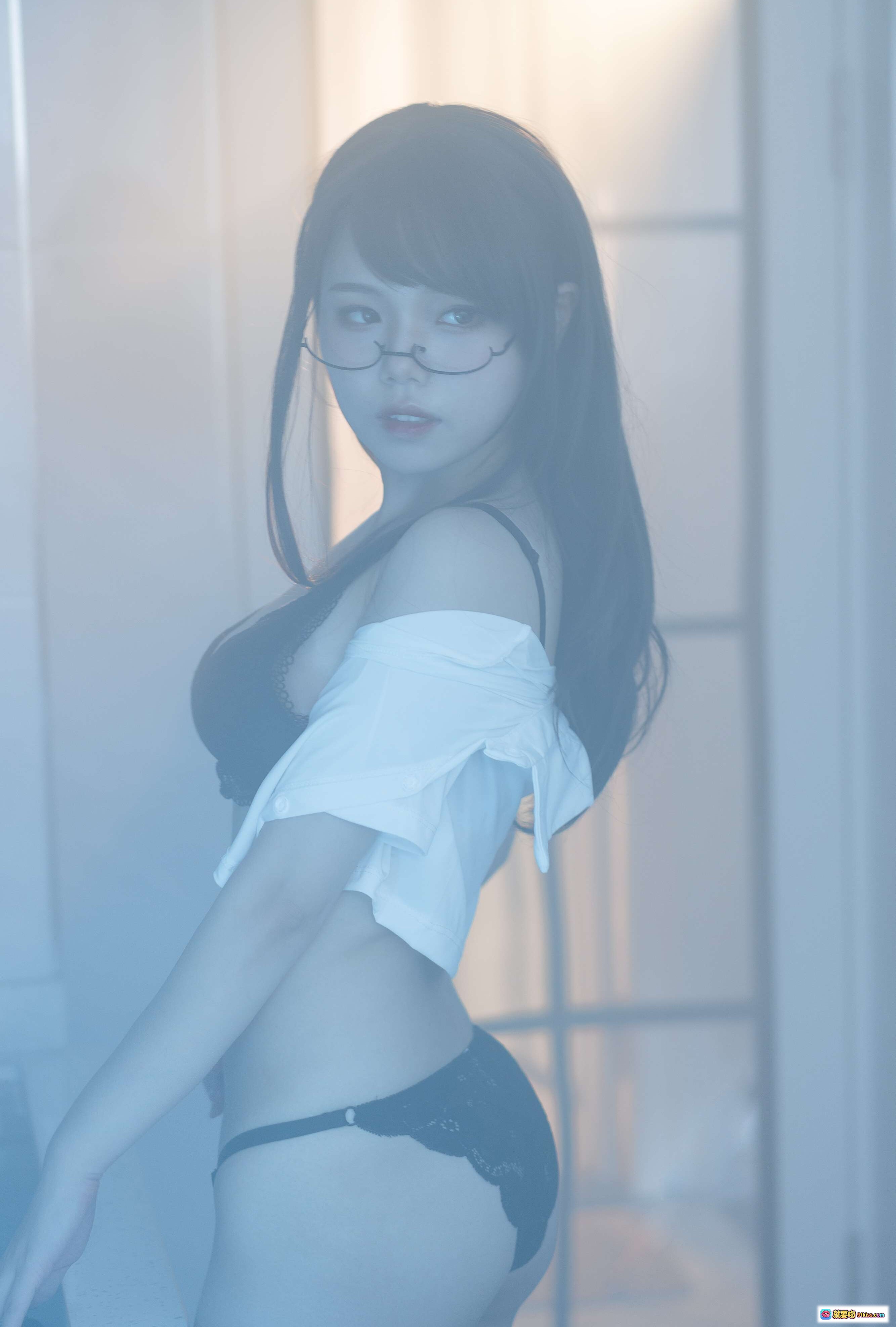 图片[9] - 七月喵子NO.014眼镜娘1号写真集｜清冷氛围感｜长发黑丝｜温柔眼神｜室内光影美学｜21P91M高清图包 - 就要吻