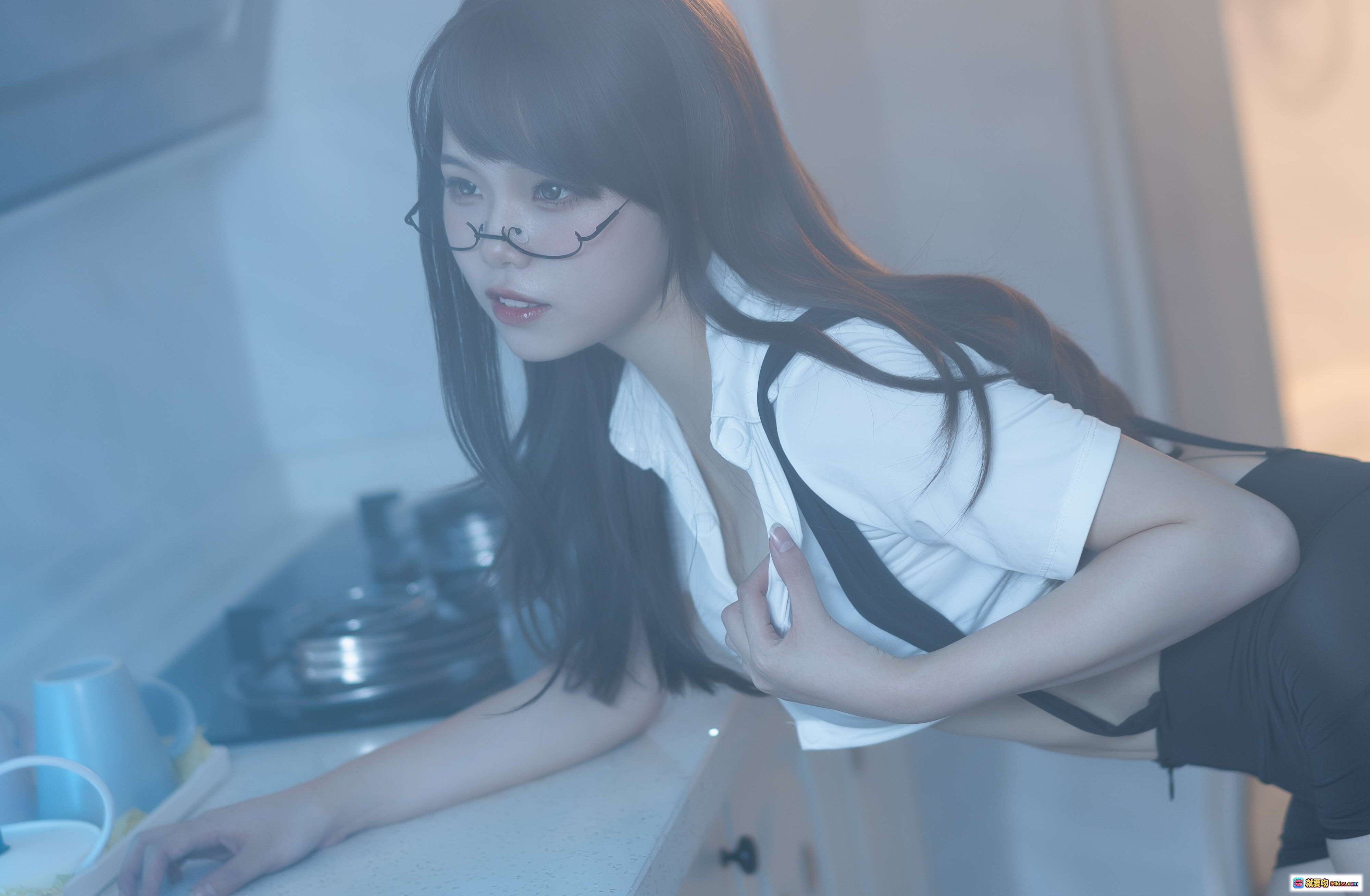 图片[2] - 七月喵子NO.014眼镜娘1号写真集｜清冷氛围感｜长发黑丝｜温柔眼神｜室内光影美学｜21P91M高清图包 - 就要吻