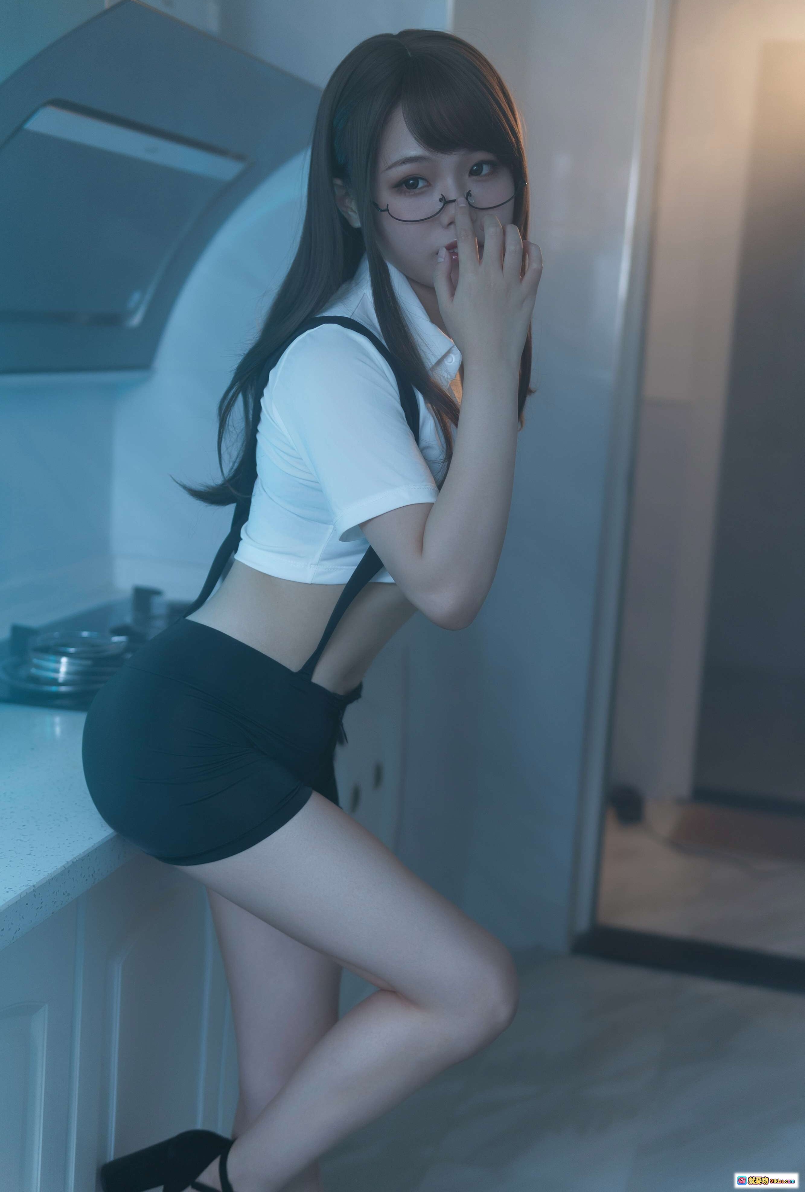 图片[4] - 七月喵子NO.014眼镜娘1号写真集｜清冷氛围感｜长发黑丝｜温柔眼神｜室内光影美学｜21P91M高清图包 - 就要吻