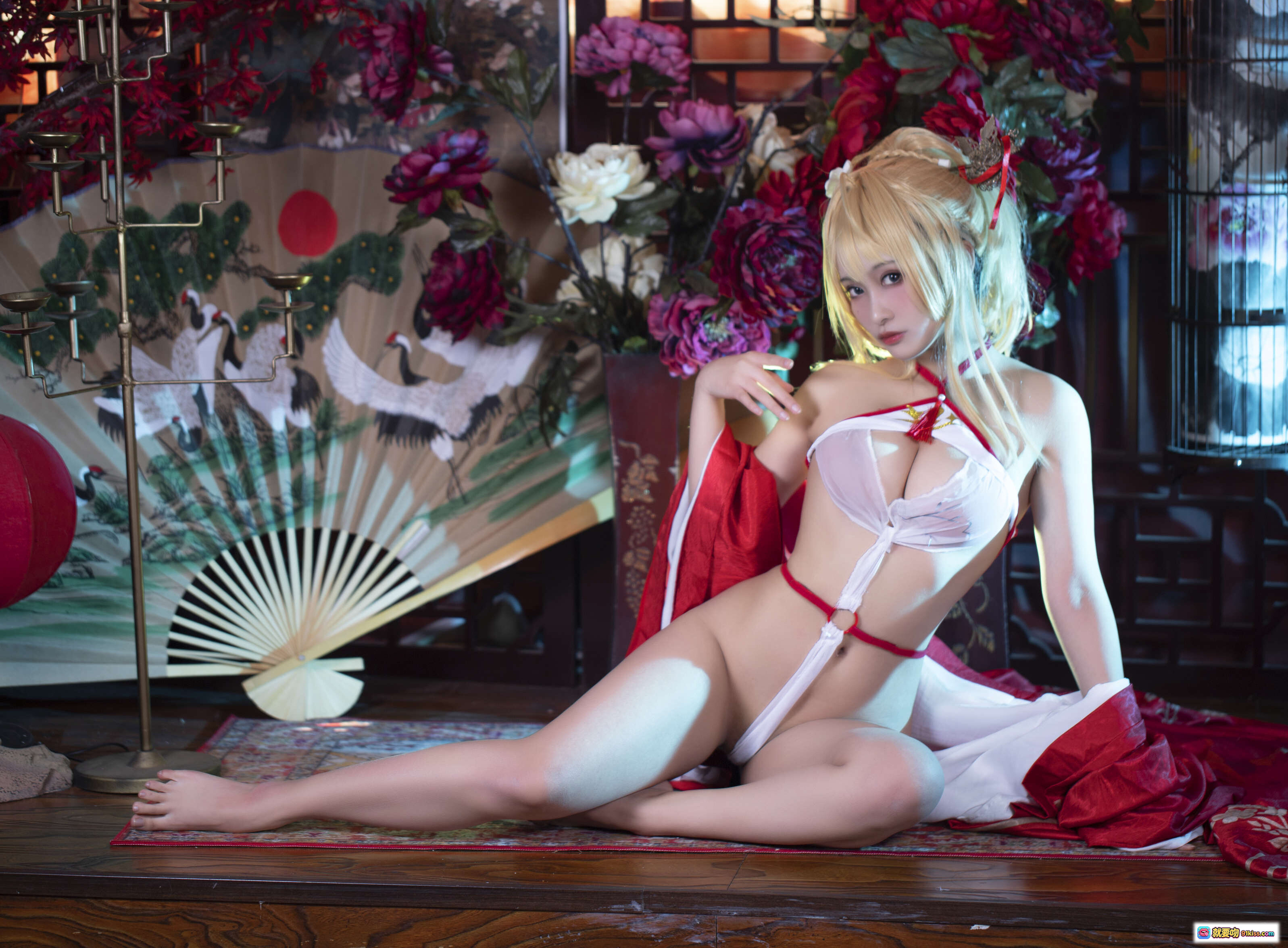 图片[8] - 洛璃LoLiSAMA NO.014光荣凉夜香雪Cosplay写真·红白和风造型·金发双马尾·精致妆容·古典花艺背景·36P高清图集 - 就要吻
