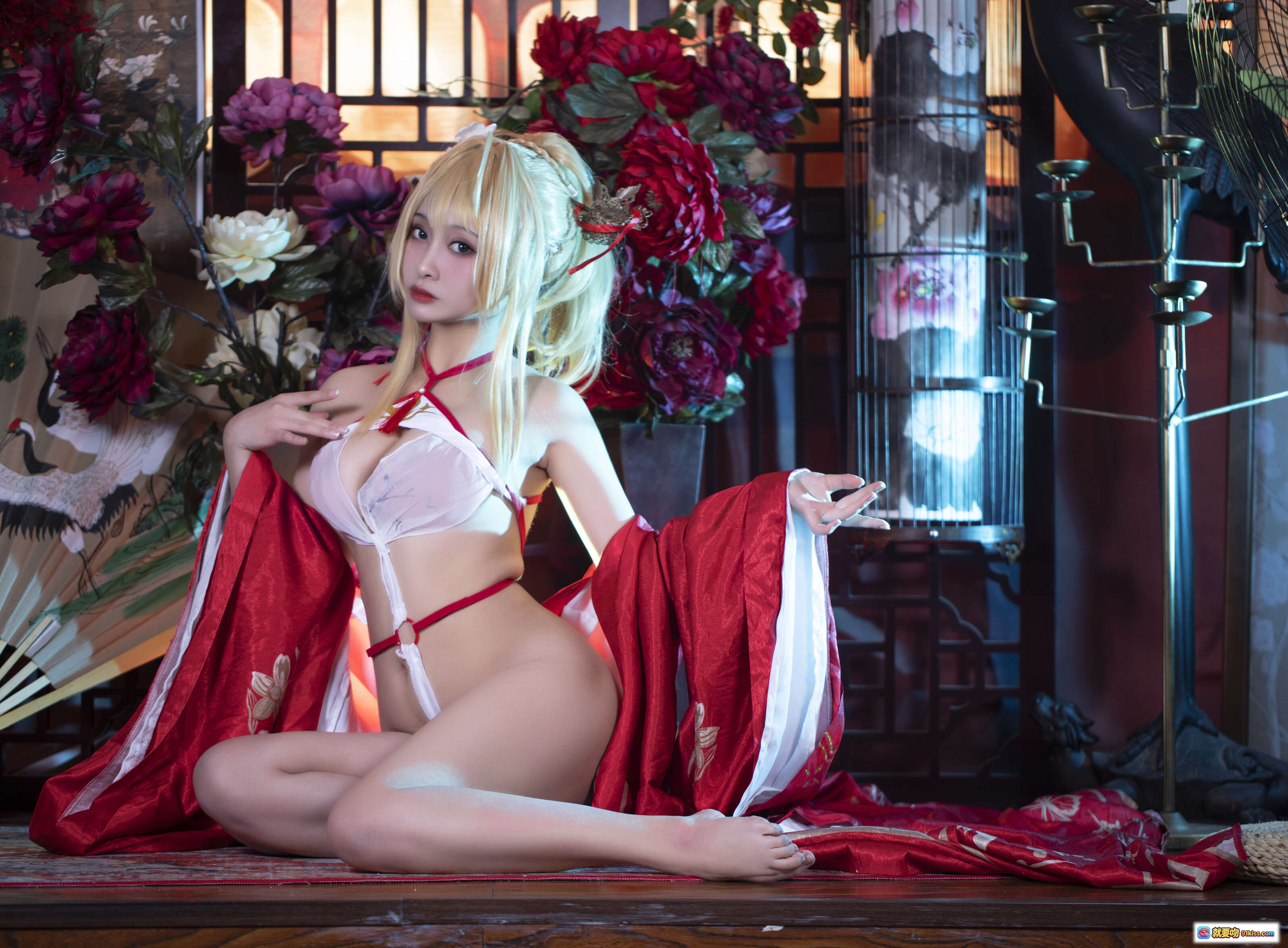 图片[6] - 洛璃LoLiSAMA NO.014光荣凉夜香雪Cosplay写真·红白和风造型·金发双马尾·精致妆容·古典花艺背景·36P高清图集 - 就要吻