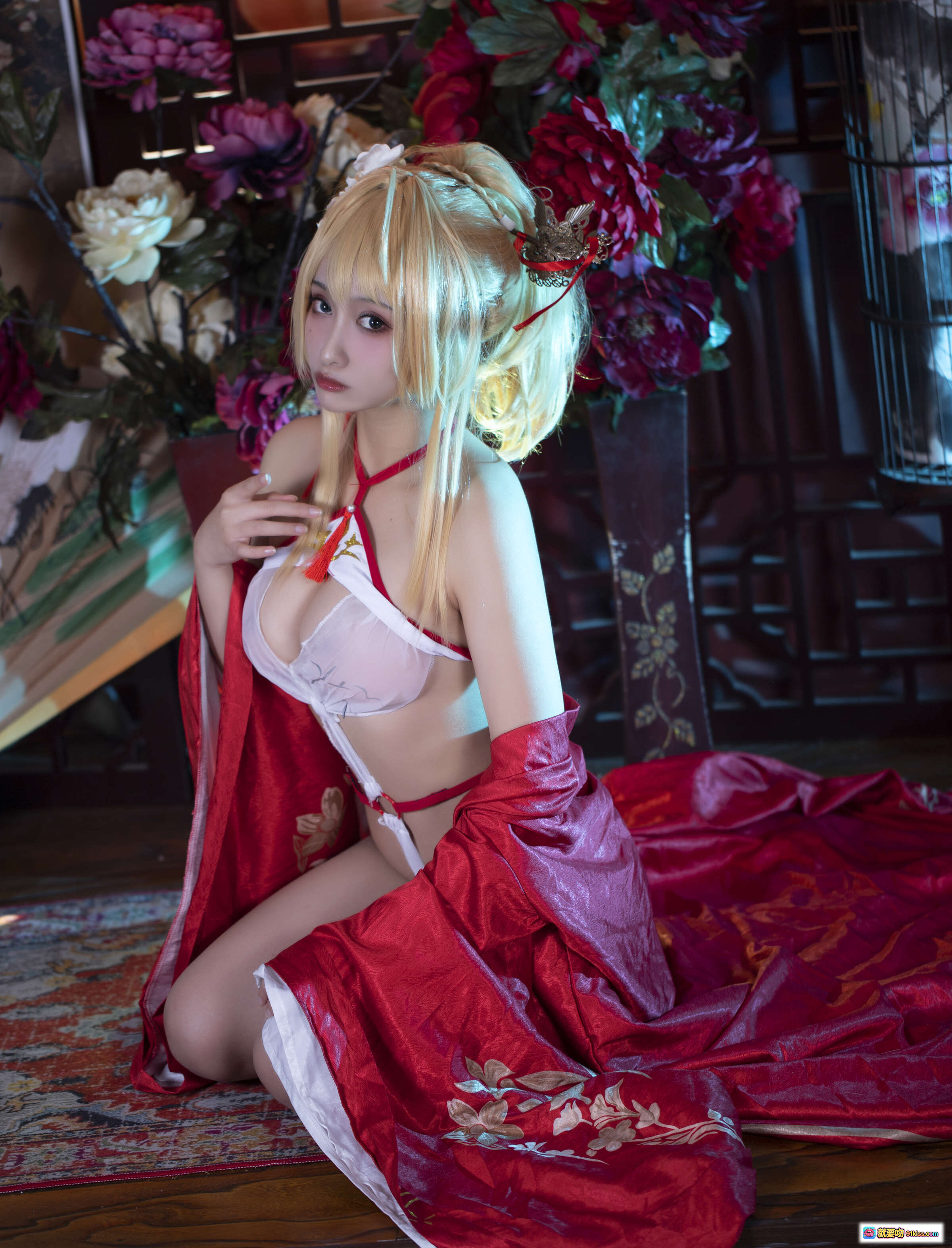 图片[3] - 洛璃LoLiSAMA NO.014光荣凉夜香雪Cosplay写真·红白和风造型·金发双马尾·精致妆容·古典花艺背景·36P高清图集 - 就要吻
