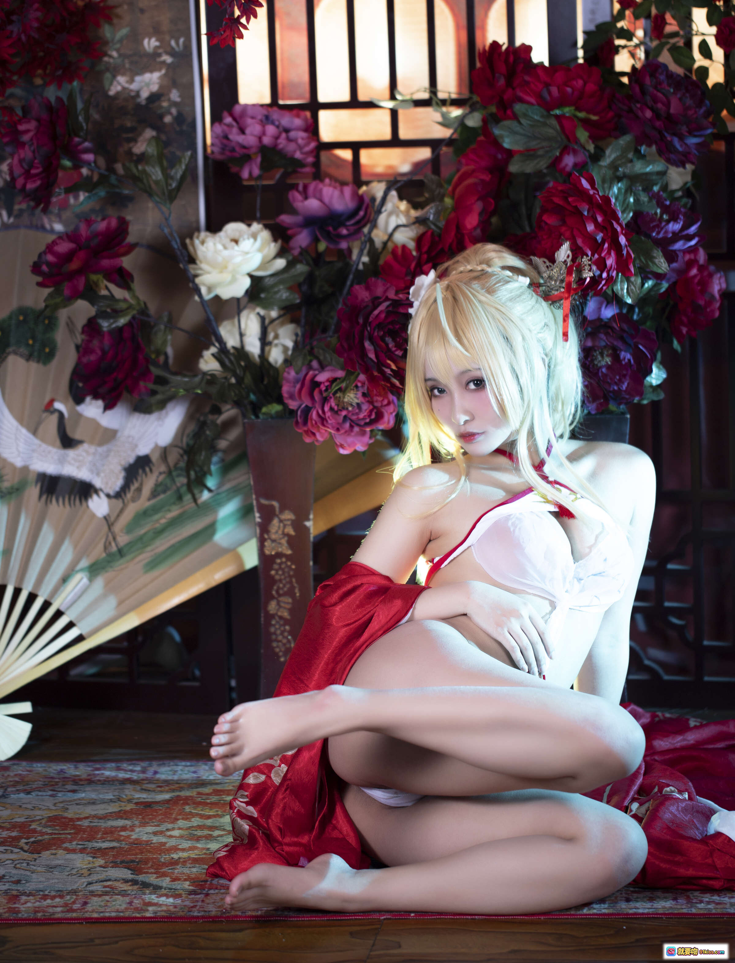 图片[10] - 洛璃LoLiSAMA NO.014光荣凉夜香雪Cosplay写真·红白和风造型·金发双马尾·精致妆容·古典花艺背景·36P高清图集 - 就要吻