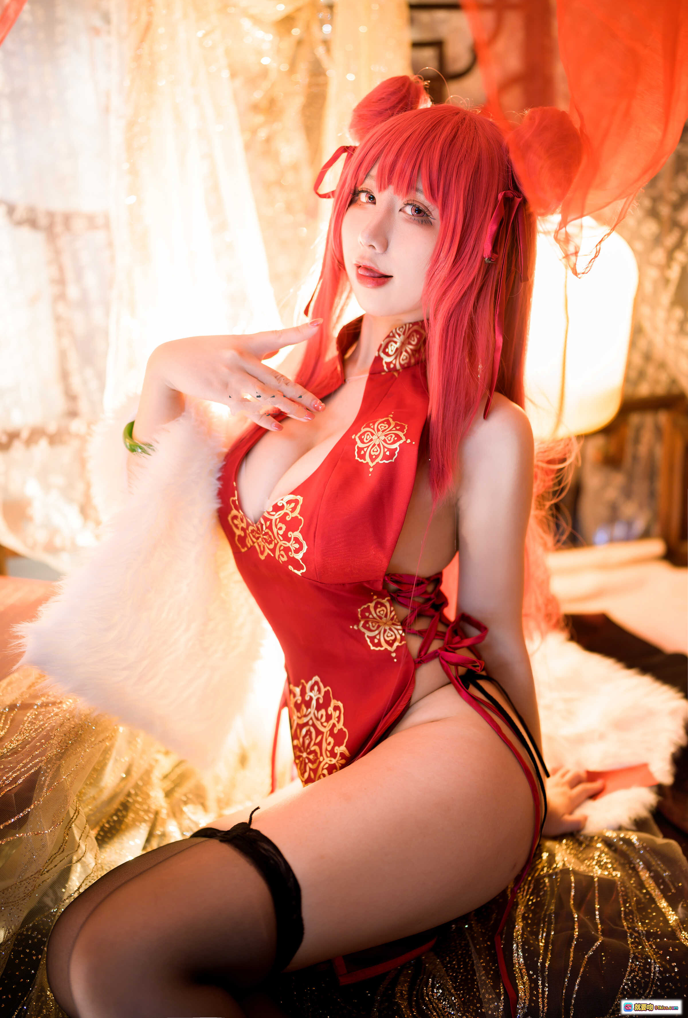 图片[3] - 九曲Jean NO.054 碧蓝航线加利索新春旗袍写真 25P高清美图 红发双马尾 旗袍黑丝 暖光灯笼古风场景 - 就要吻