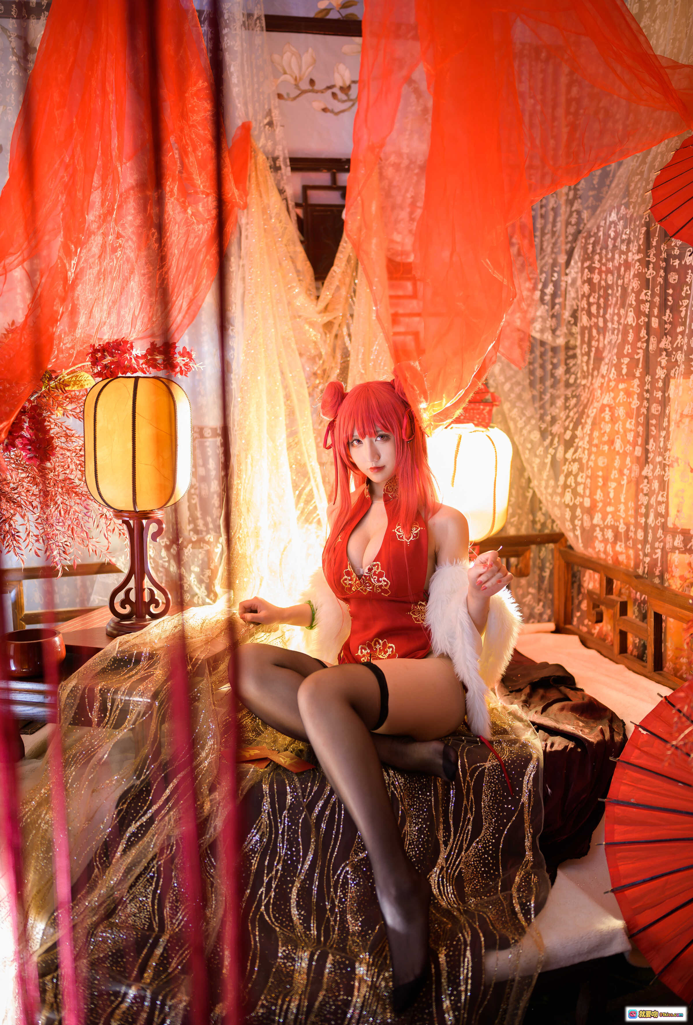 图片[7] - 九曲Jean NO.054 碧蓝航线加利索新春旗袍写真 25P高清美图 红发双马尾 旗袍黑丝 暖光灯笼古风场景 - 就要吻