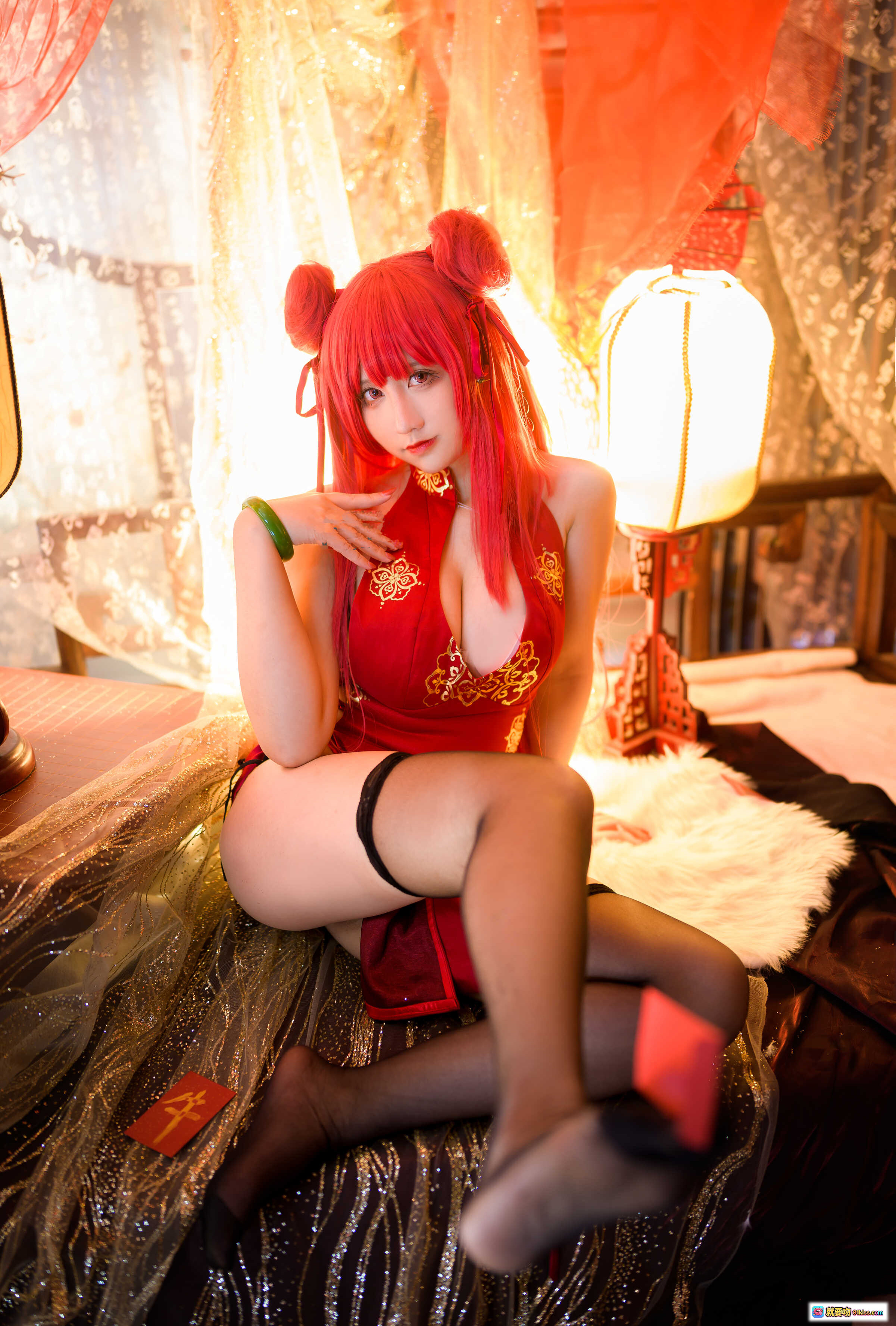 图片[4] - 九曲Jean NO.054 碧蓝航线加利索新春旗袍写真 25P高清美图 红发双马尾 旗袍黑丝 暖光灯笼古风场景 - 就要吻