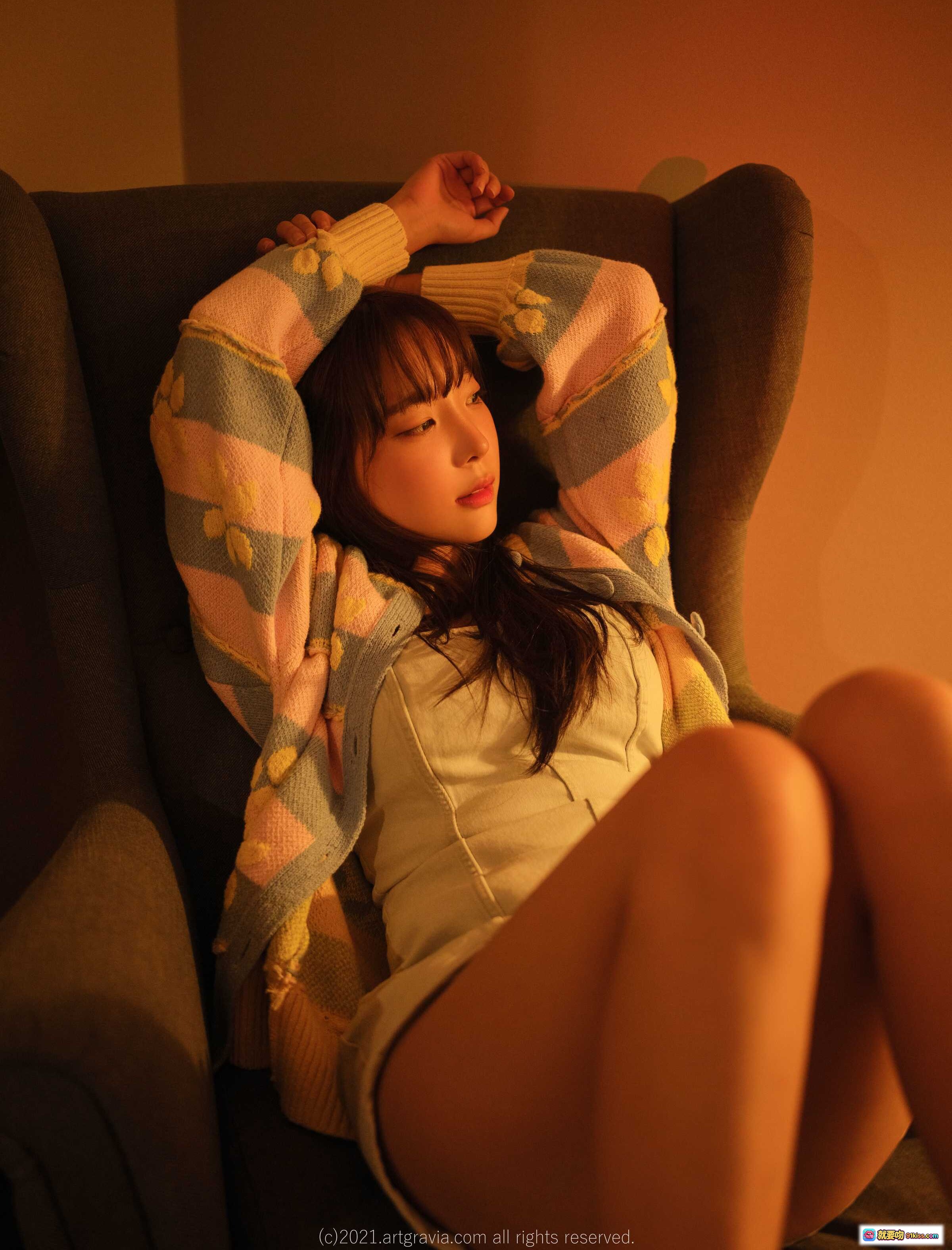 图片[3] - 姜仁卿 NO.059 ARTGRAVIA VOL.328 88P 优雅坐姿 羽绒外套 暖光氛围 室内写真 美腿特写 舒适扶手椅 时尚穿搭 女性魅力 柔和色调 高清摄影 - 就要吻