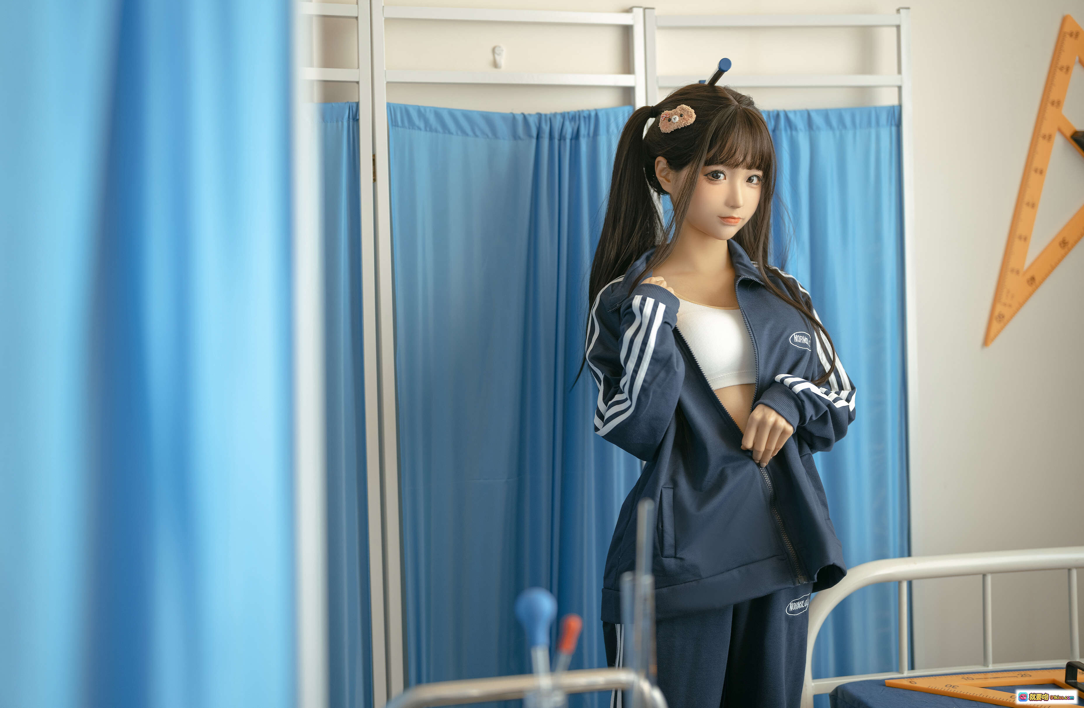 图片[2] - 蠢沫沫NO.155身体検査写真集｜蓝白运动套装少女｜医院场景实拍｜150P高清图集 - 就要吻