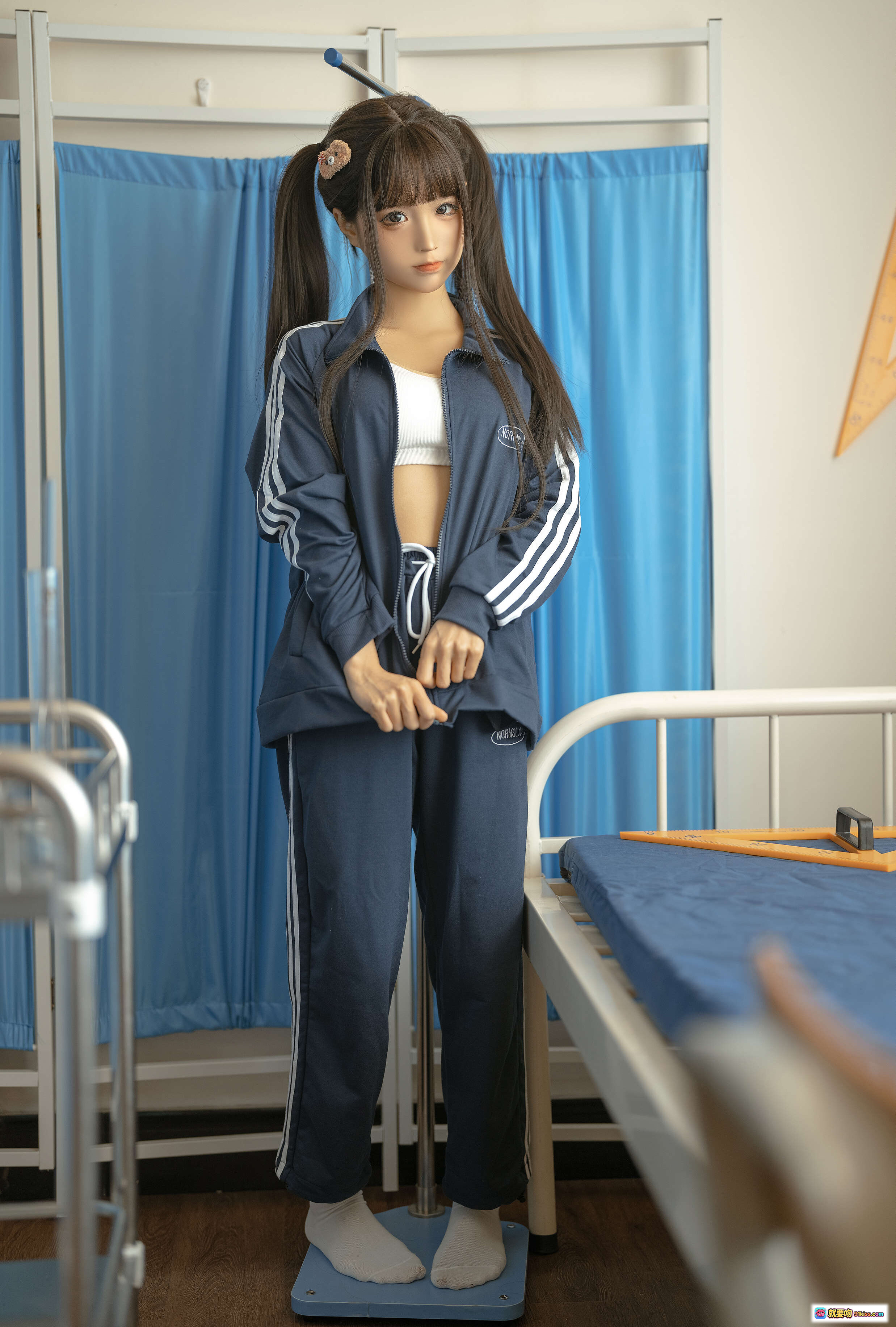 图片[6] - 蠢沫沫NO.155身体検査写真集｜蓝白运动套装少女｜医院场景实拍｜150P高清图集 - 就要吻