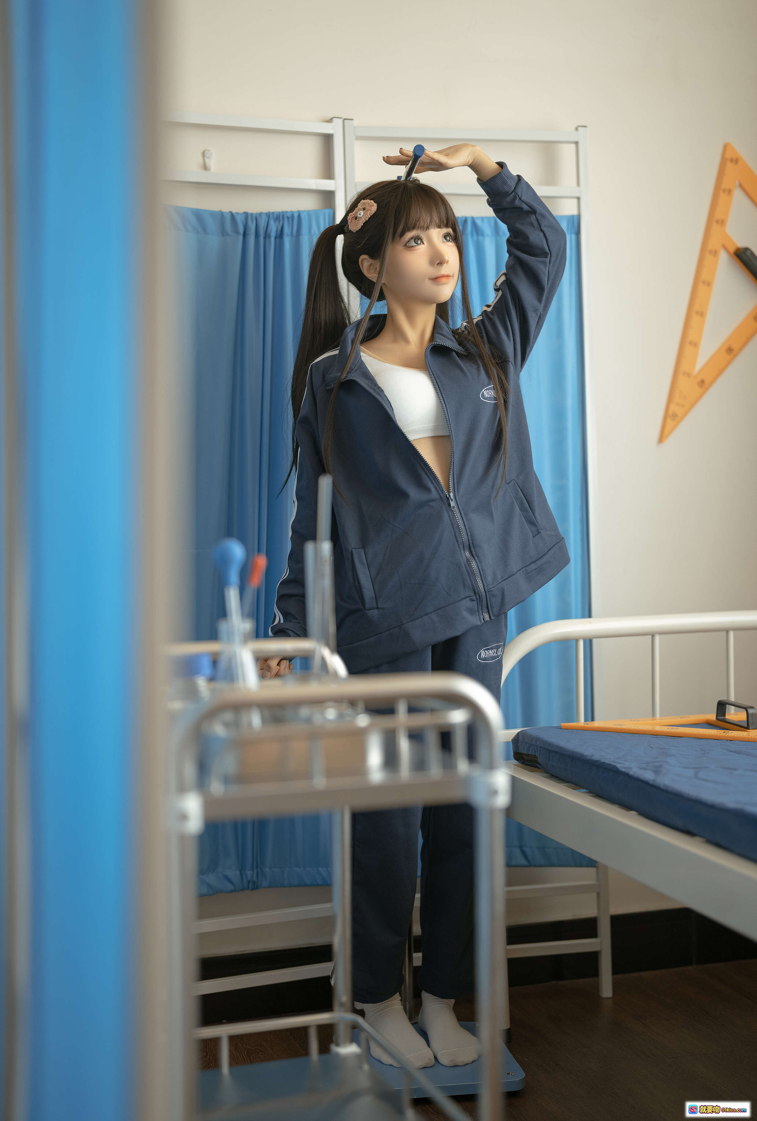 图片[1] - 蠢沫沫NO.155身体検査写真集｜蓝白运动套装少女｜医院场景实拍｜150P高清图集 - 就要吻