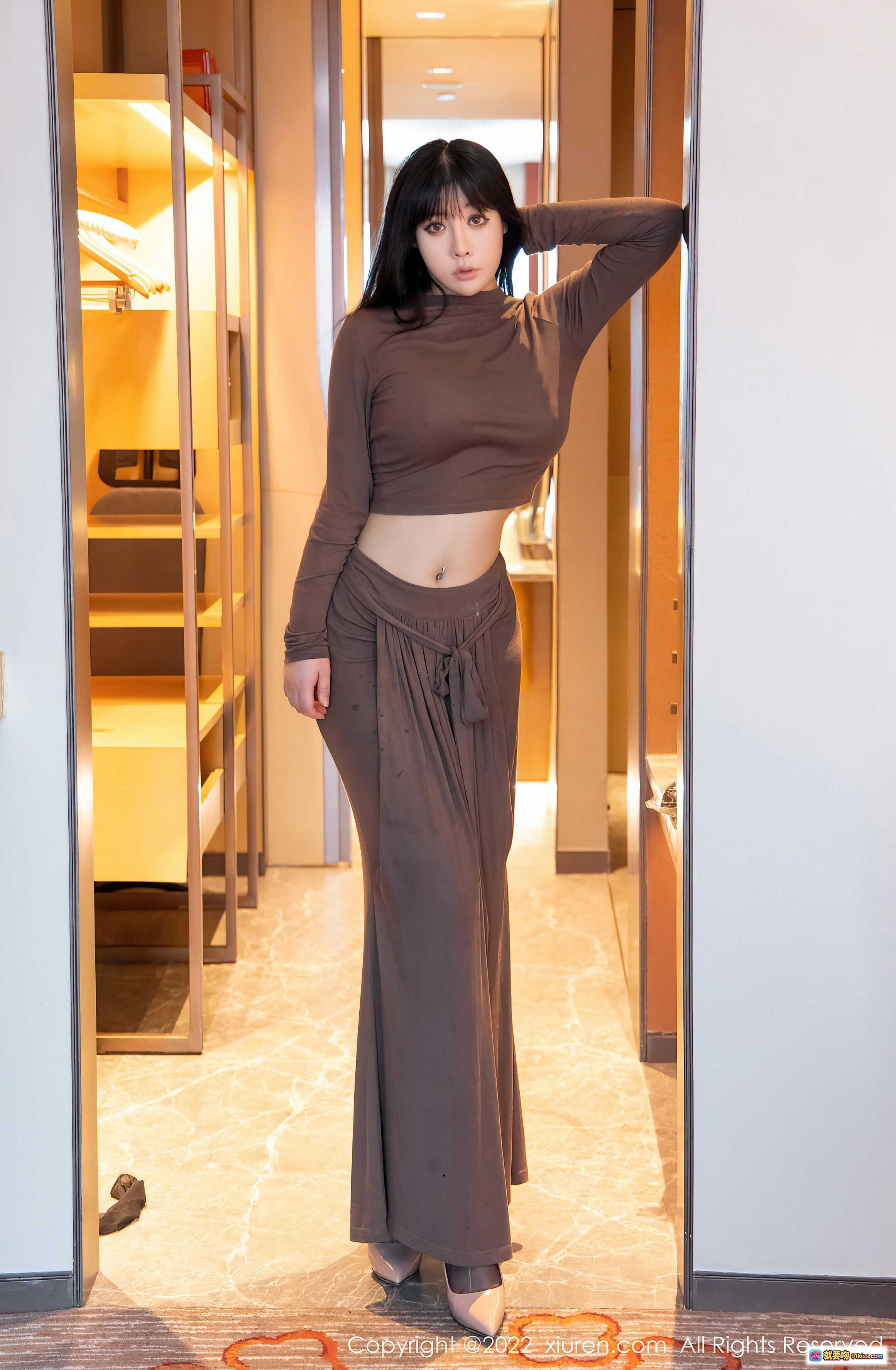 图片[4] - 徐媛媛丰满身材特写 | XiuRen秀人网2022.01.04 NO.4418 | 42+1P高清写真 | 暖光质感美拍 - 就要吻