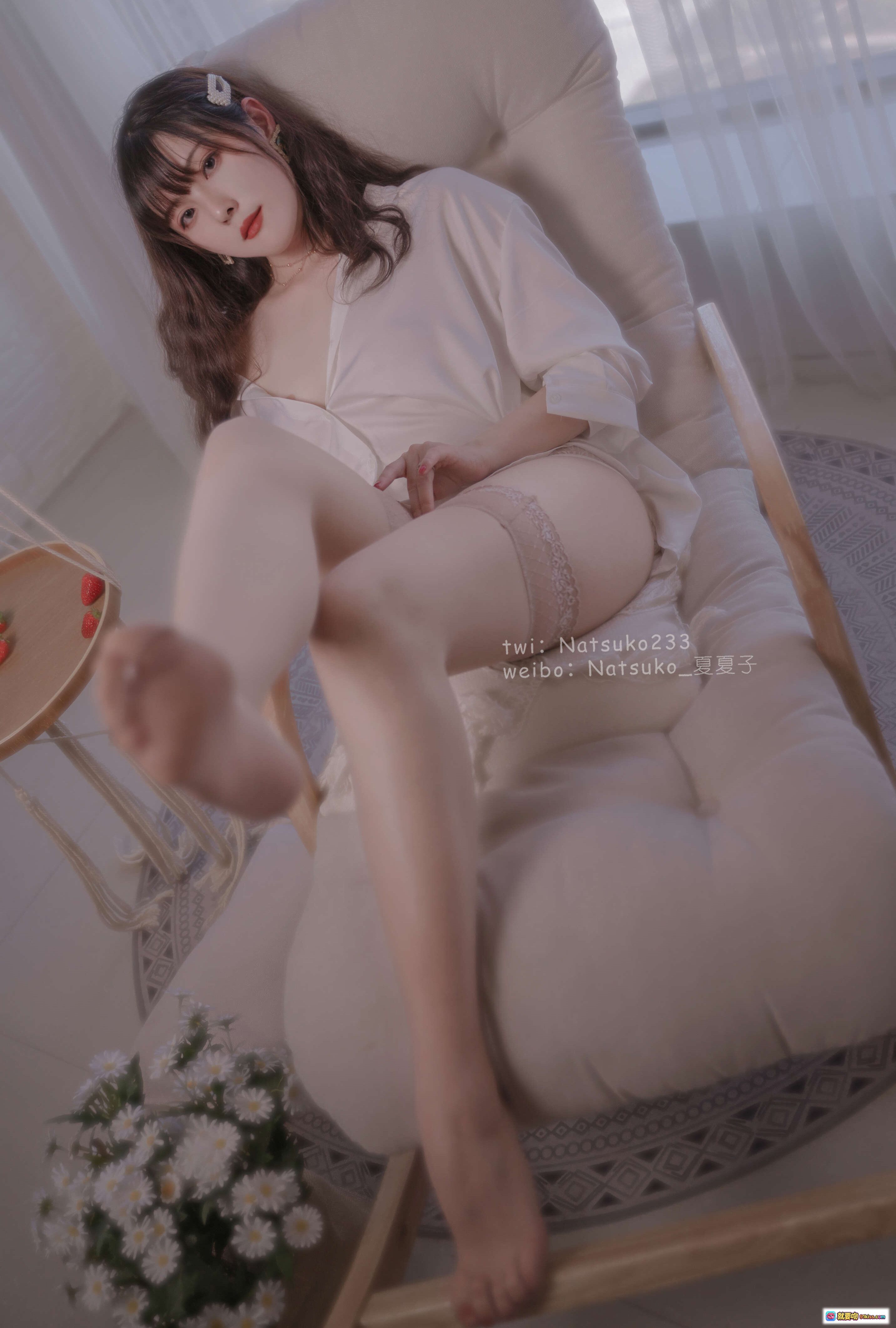 图片[5] - Natsuko夏夏子男友衬衫写真35P｜蕾丝内衣性感躺姿｜居家氛围感美拍｜白衬衫诱惑｜红唇卷发少女风 - 就要吻