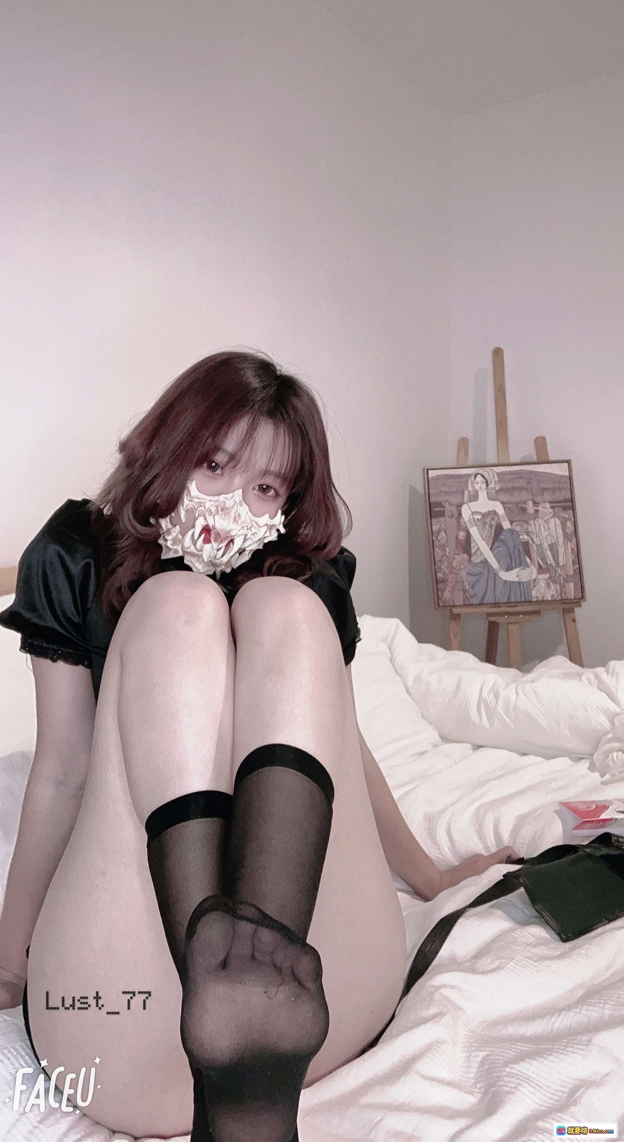 图片[6] - 柒柒要乖哦 NO.001 辣妹旗袍写真 46P 白发双马尾 黑色紧身旗袍 短裙丝袜厚底鞋 室内灯光氛围感 Cosplay美少女 - 就要吻