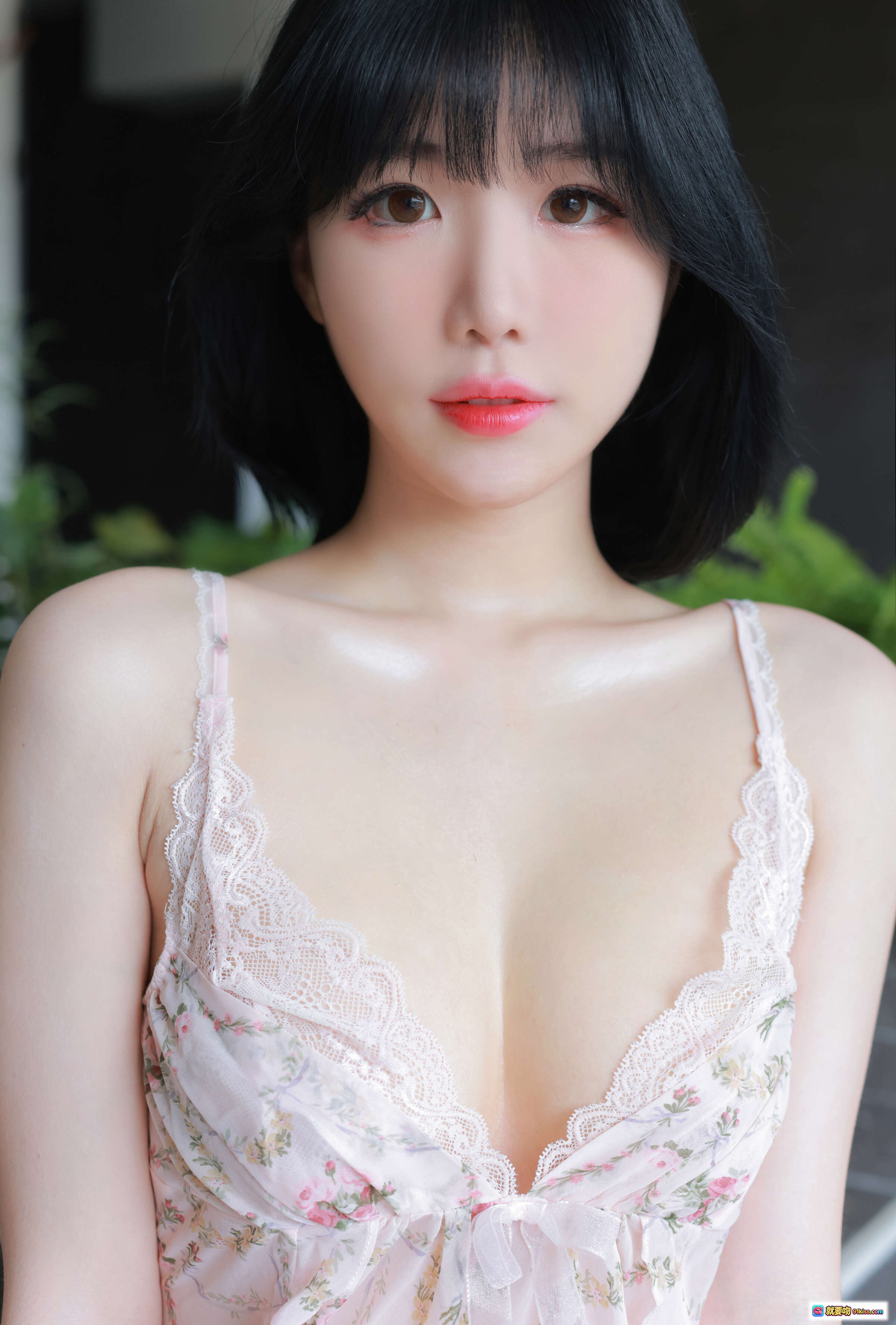 图片[3] - Addielyn July Morning Class 粉色蕾丝睡衣写真 | 甜美黑发少女室内地毯坐姿私房照 - 就要吻