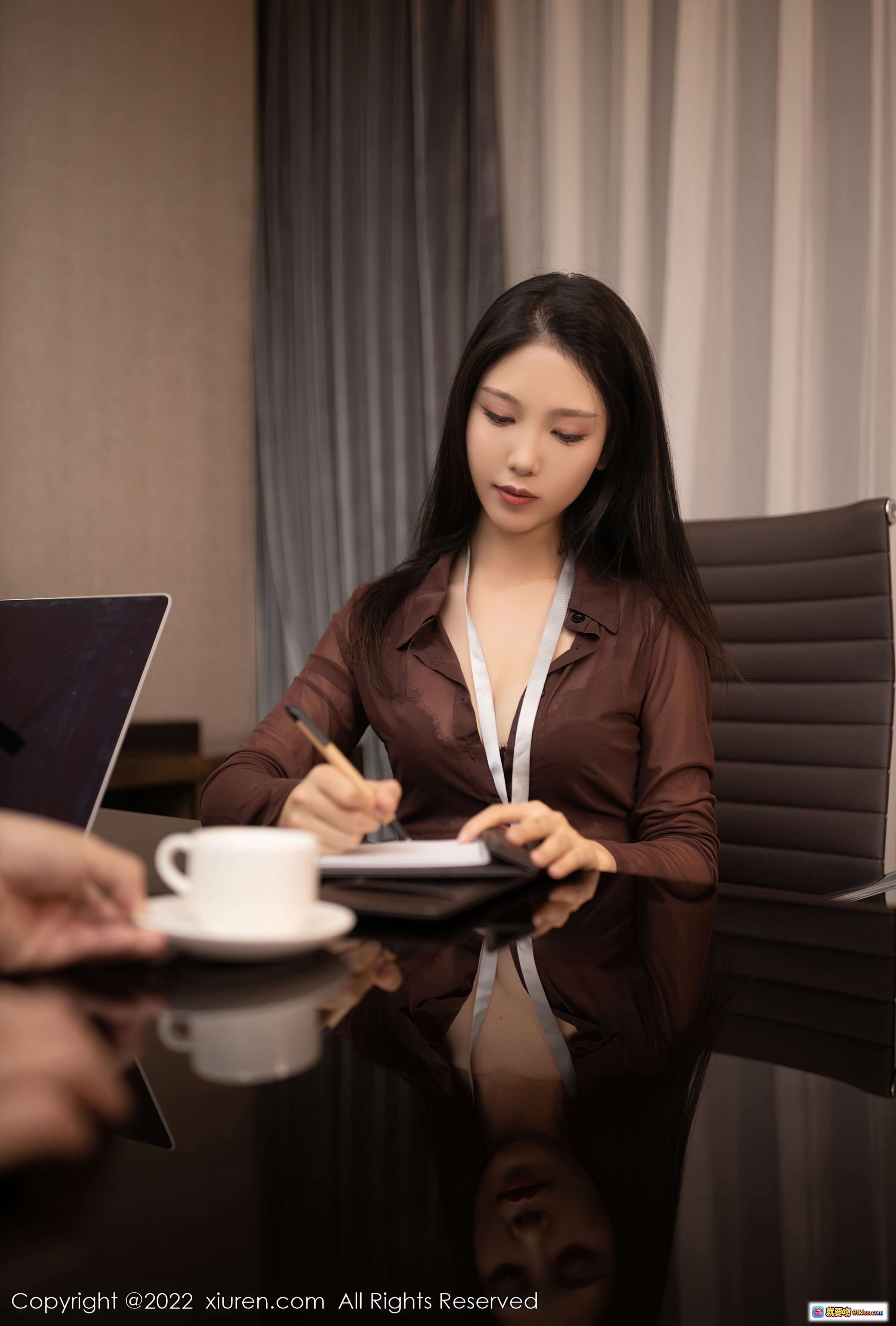 图片[4] - 抖娘利世黑丝美腿写真 | XiuRen秀人网2022.01.18 NO.4479优雅职场风高清图集 - 就要吻